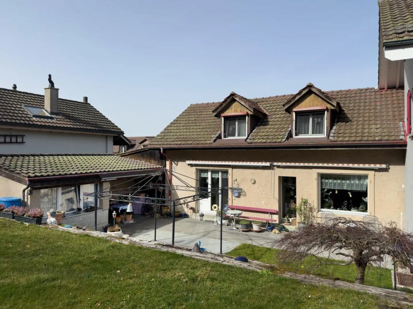 4.5-Room Semi-Detached Single-Family House on an Exceptionally Generous Plot of 948 m² - Photo 2 of 30