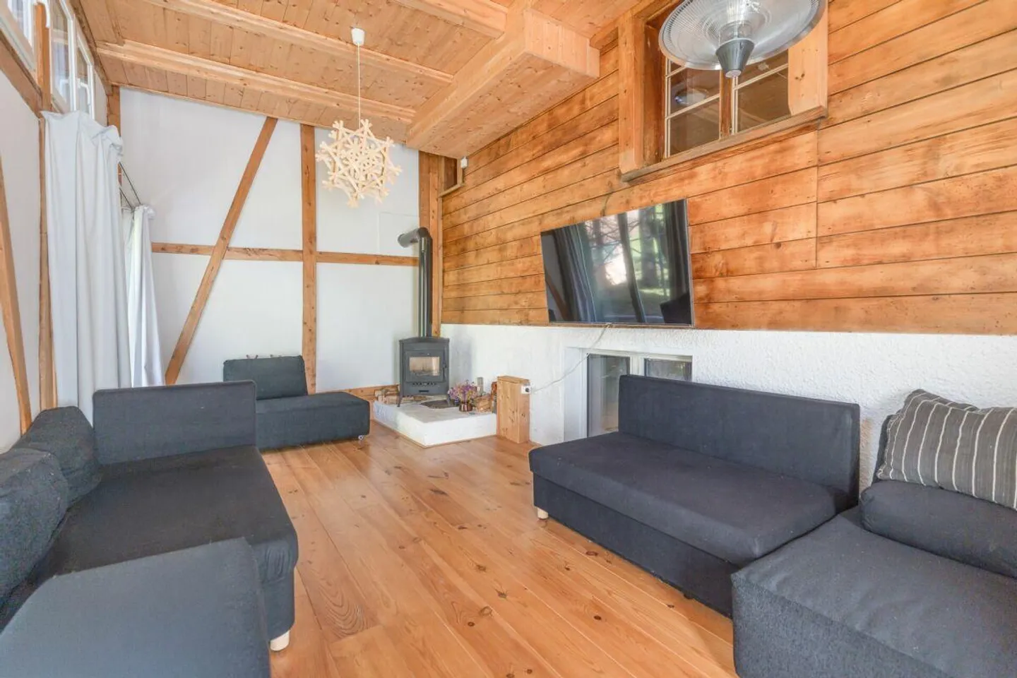 Maison jumelée de 6,5 pièces avec grande remise - Photo 1 sur 14