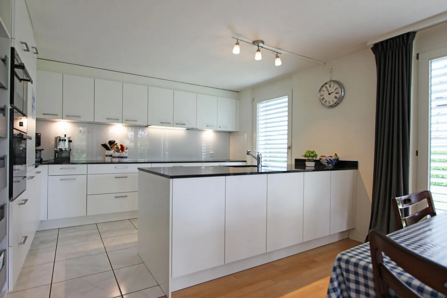 Semi-Detached Family House with Apartment - Photo 2 of 12