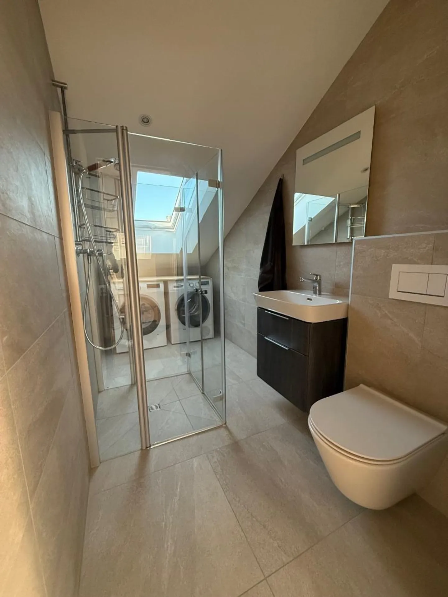 For Sale – Magnificent 4.5-Room Apartment on the Top Floor in Cudrefin - Photo 4 of 6