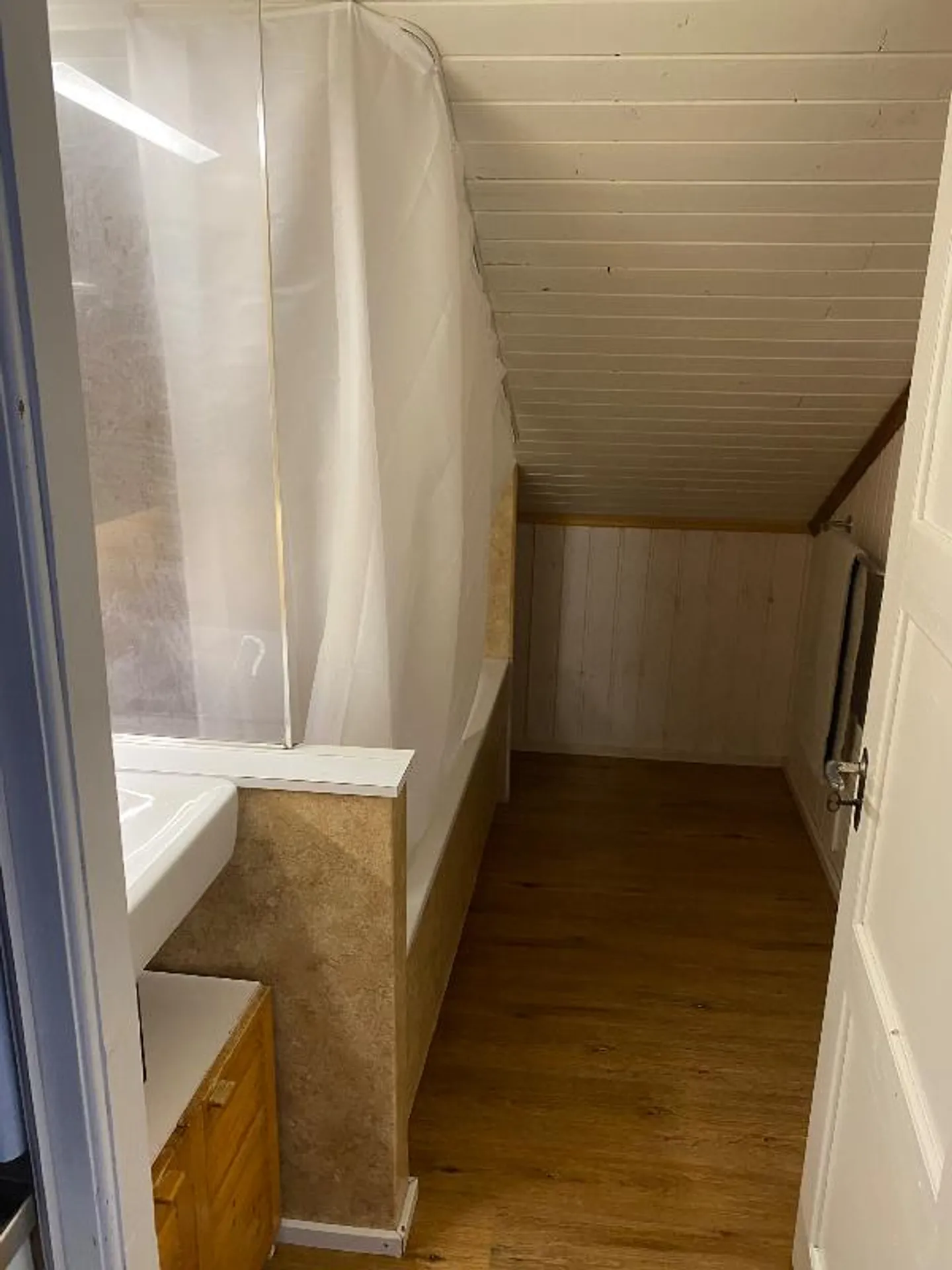 4 Room Penthouse Apartment - Photo 5 of 5