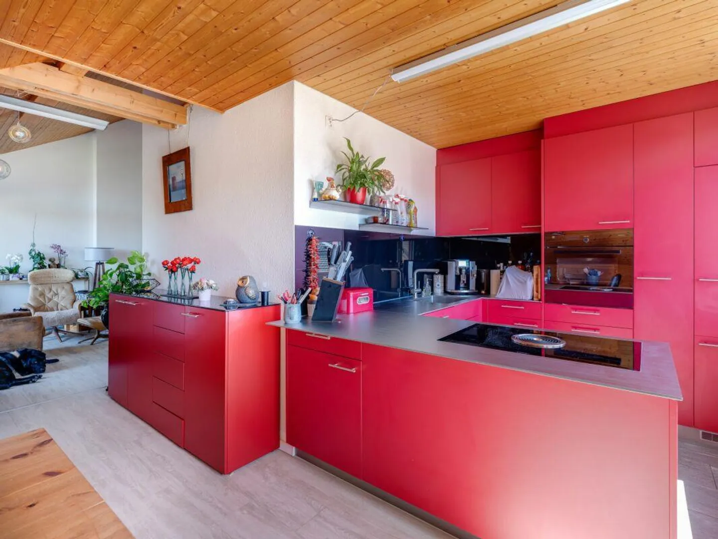 Condominium in a prime location - Photo 4 of 14