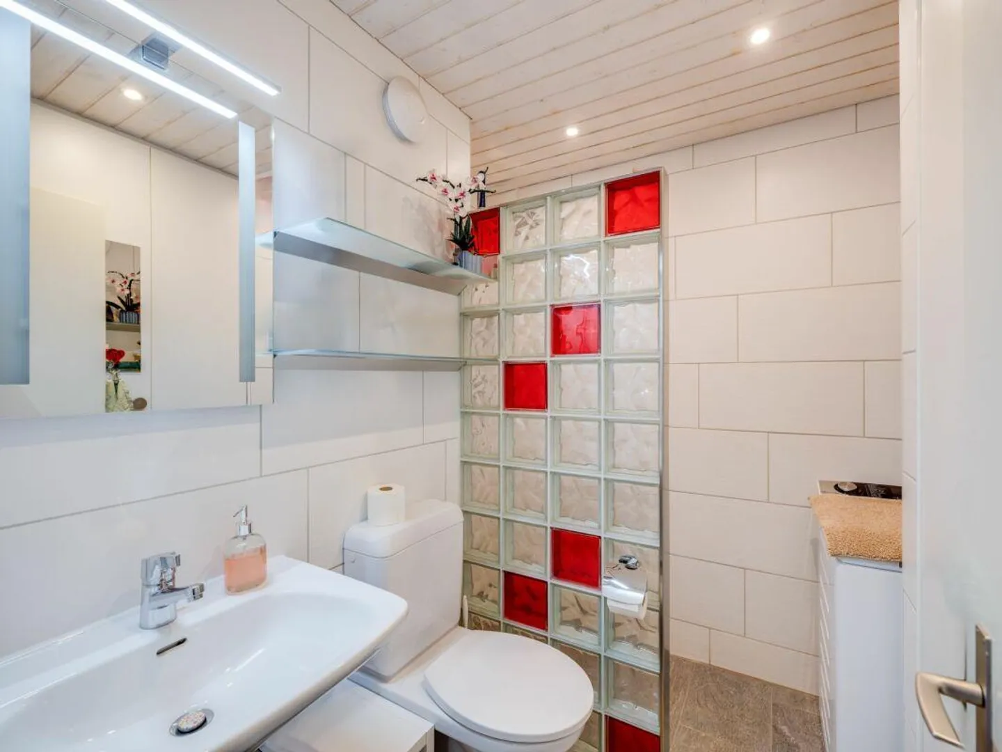 Condominium in a prime location - Photo 12 of 14