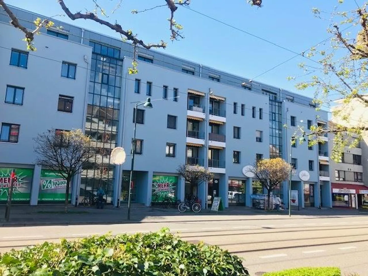 Einstellhallenplätze in Birsfelden zu vermieten - Foto 1 von 1