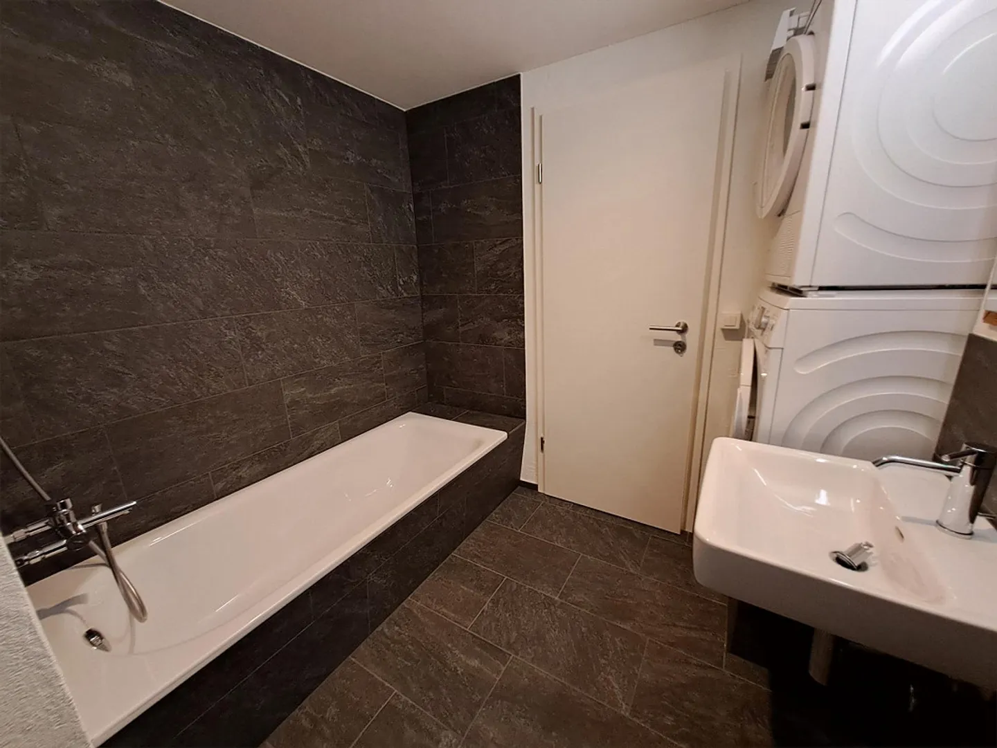 Appartement douillet avec poêle en faïence - Photo 7 sur 13