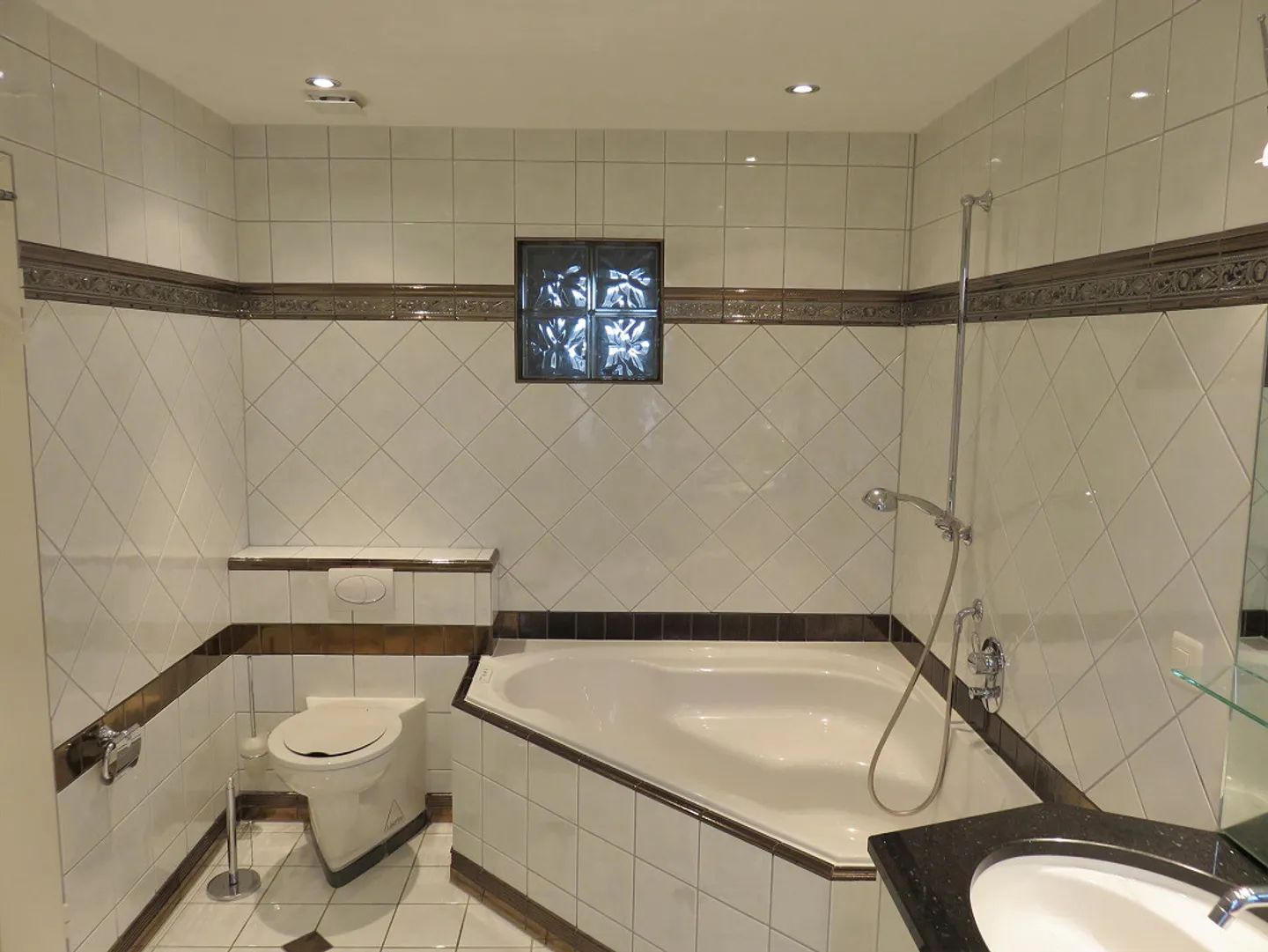 Appartement sous les toits charmant au cœur de Bâle - Photo 1 sur 11