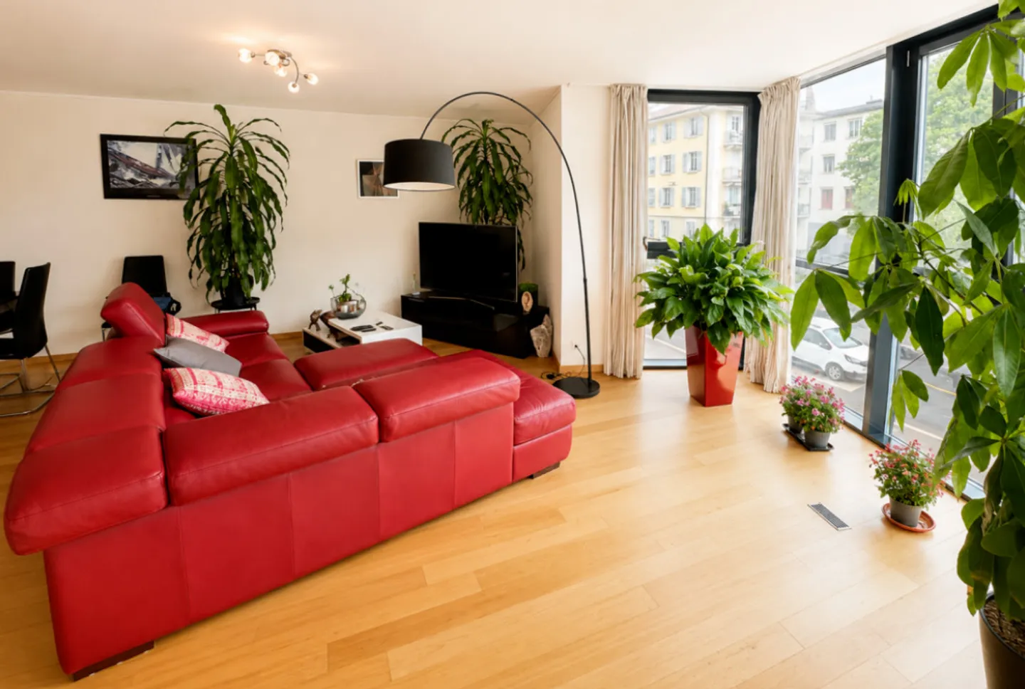 Magnificent 4.5-room apartment, spacious 120m2, in the heart of a sought-after neighborhood - Photo 3 of 9