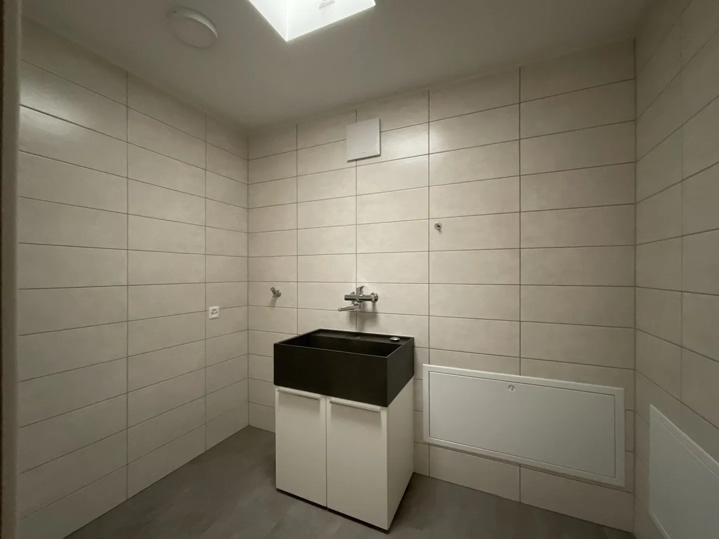 CASLANO - SPACIOUS 6.5 ROOM APARTMENT WITH SWIMMING POOL FOR SALE - Photo 3 of 13