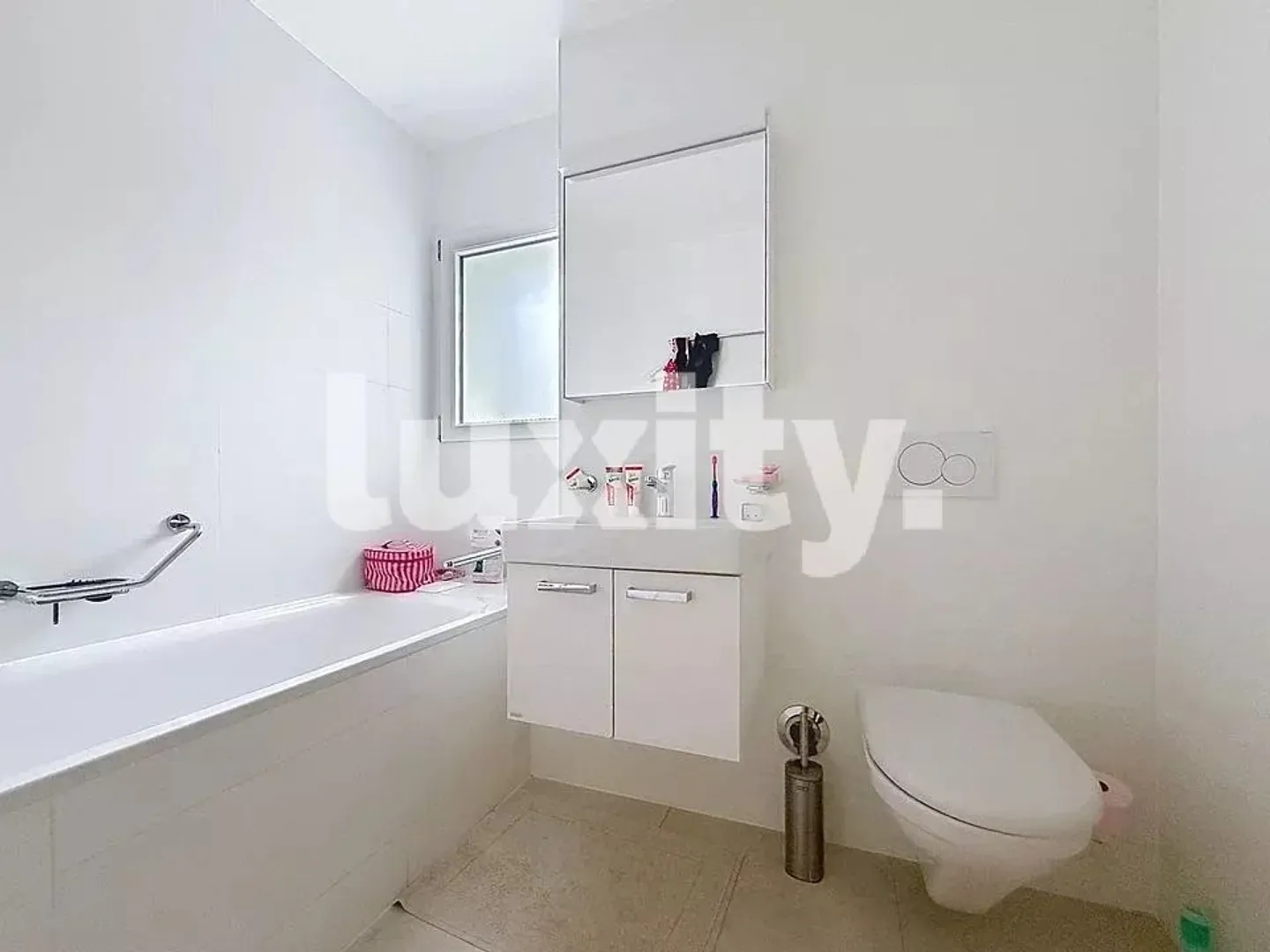 Contemporary Semi-Detached Villa - Photo 6 of 6