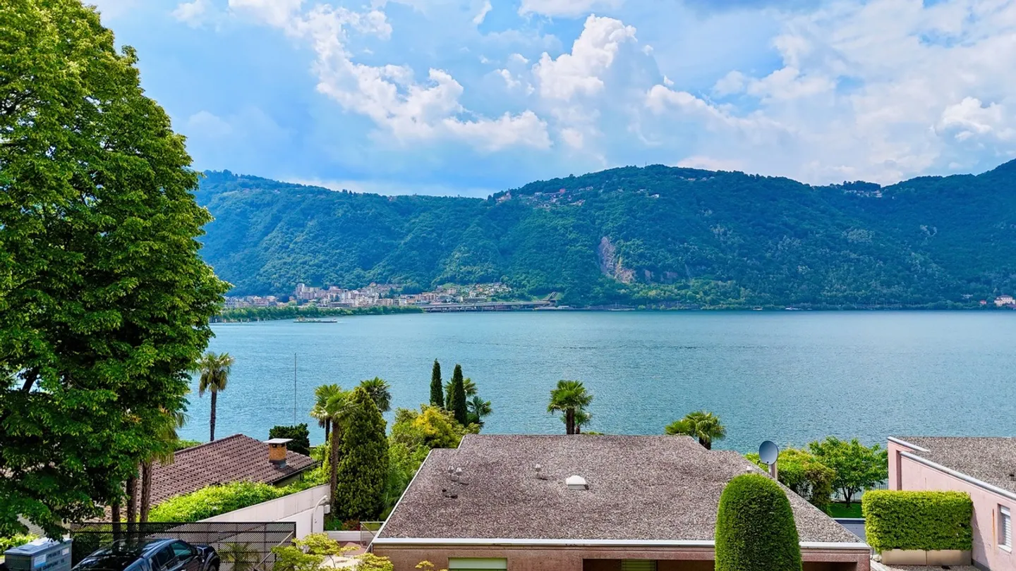 Apartment with Breathtaking Lake View for Sale in Bissone - Photo 4 of 21