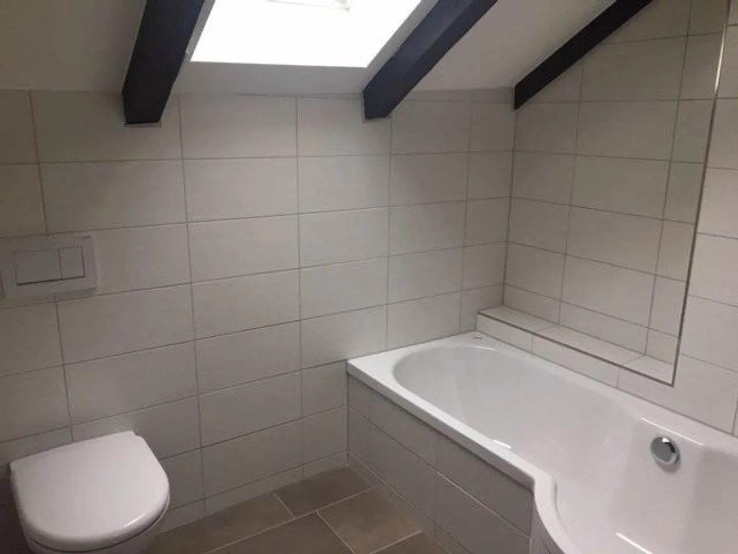 Charmante appartement sous les combles entre Waffenplatz et Wollishofen - Photo 2 sur 6