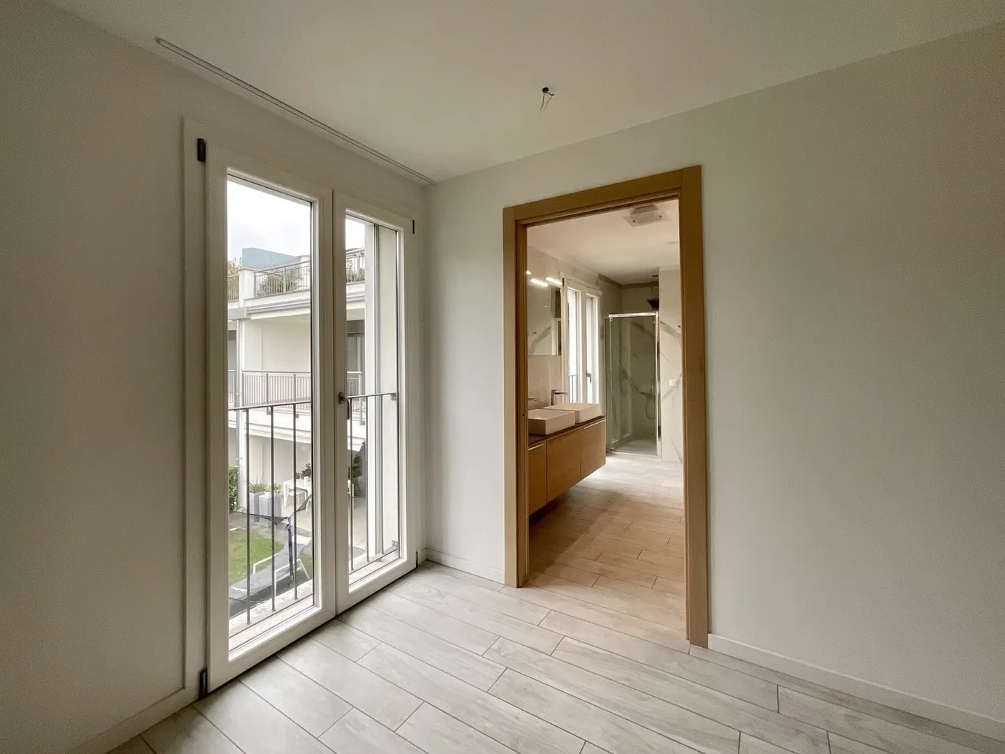 CASLANO - SPACIOUS 6.5 ROOM APARTMENT WITH SWIMMING POOL FOR SALE - Photo 10 of 13