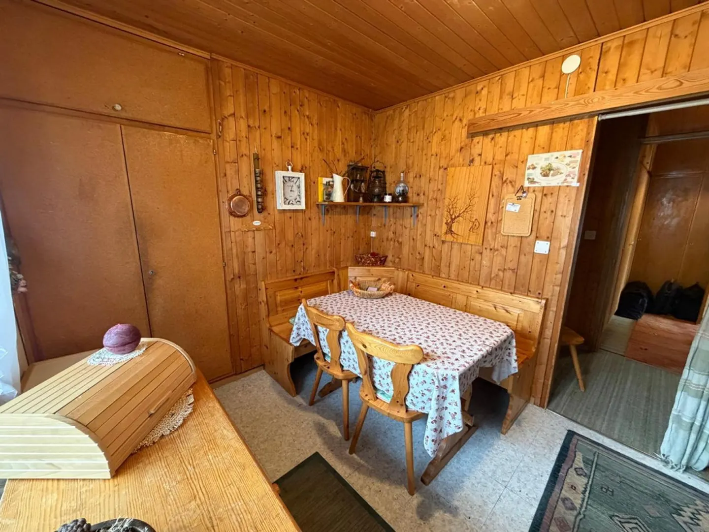 5 1/2-Room Apartment in a Very Quiet, Sunny Location with a View - Photo 4 of 33