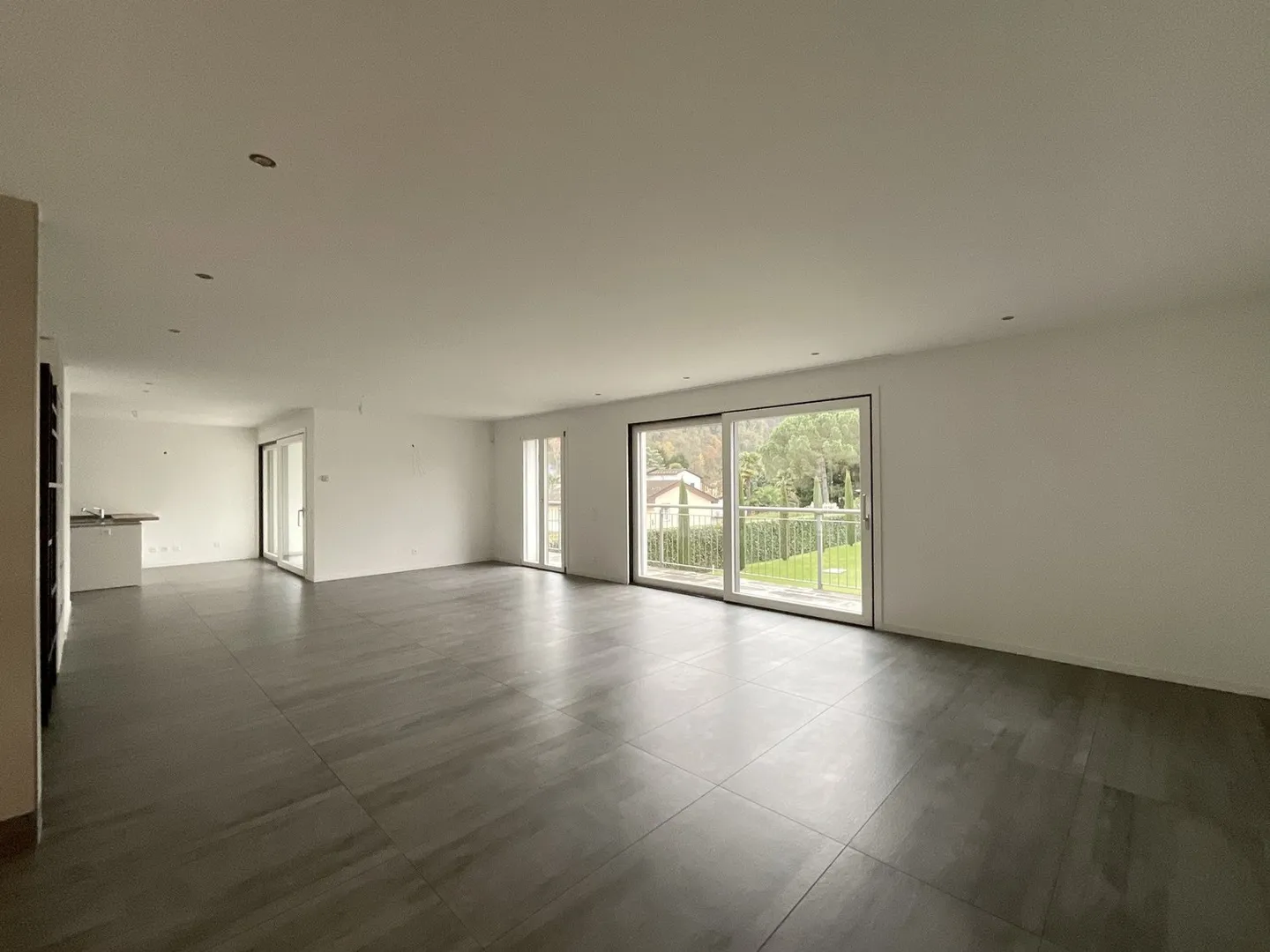 CASLANO - SPACIOUS 6.5 ROOM APARTMENT WITH SWIMMING POOL FOR SALE - Photo 13 of 13