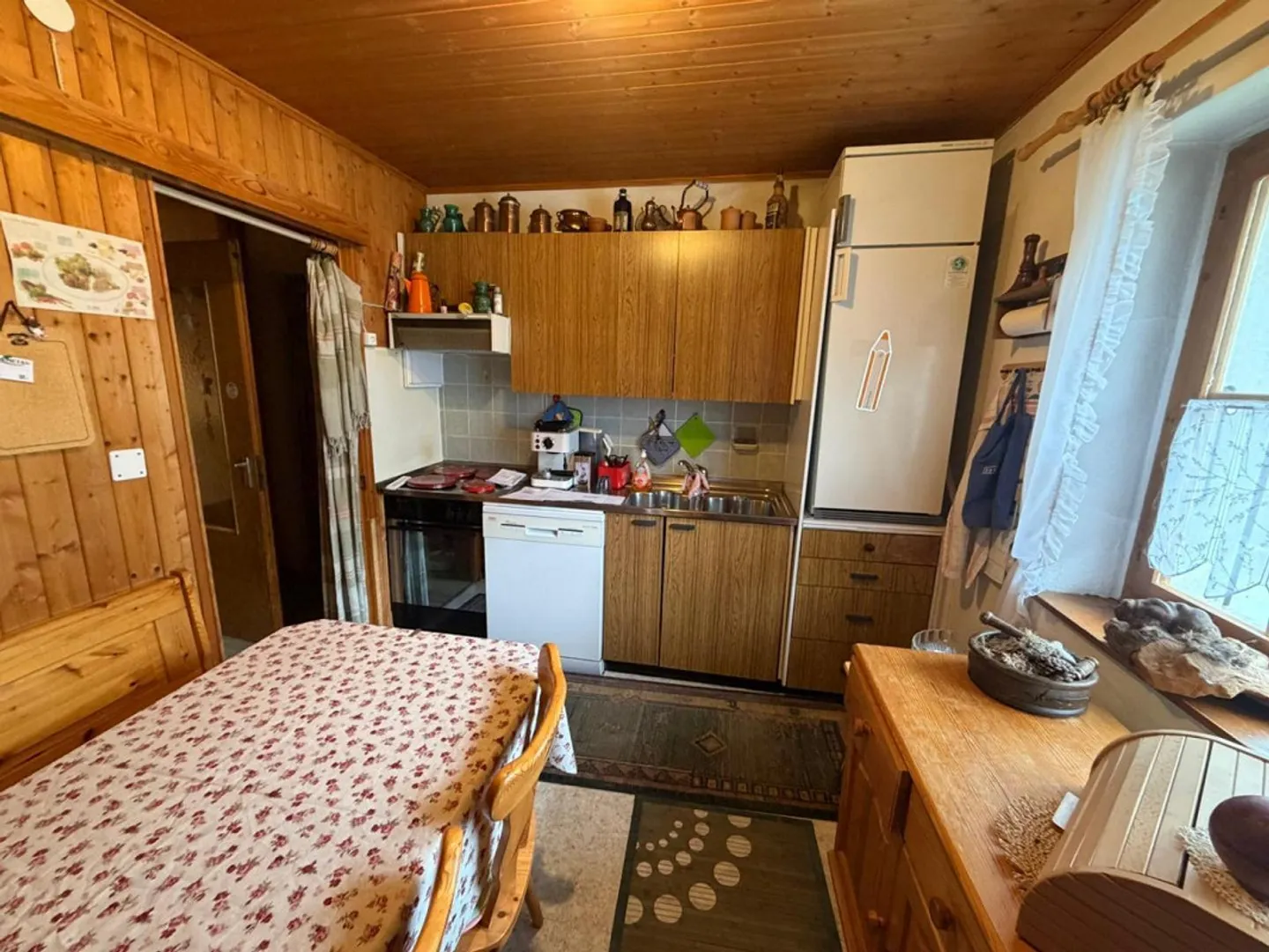 5 1/2-Room Apartment in a Very Quiet, Sunny Location with a View - Photo 5 of 33