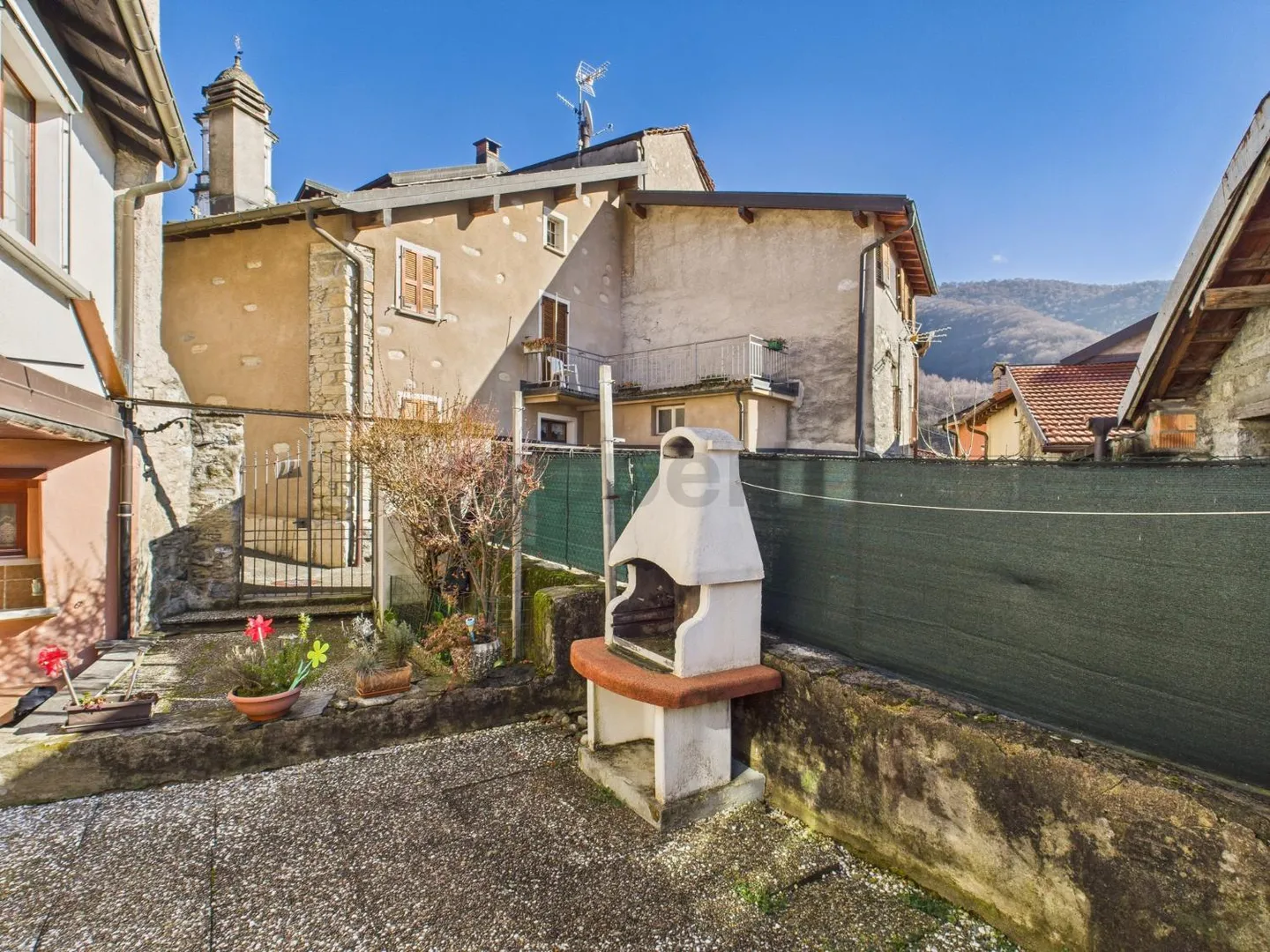 Elegant independent house with 3 rooms and balcony, Breggia - Photo 11 of 11