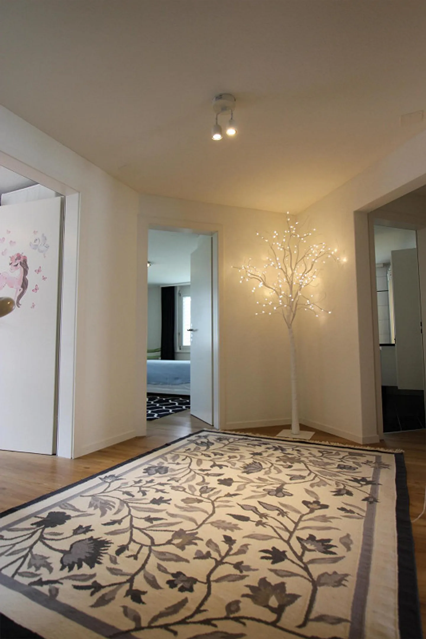 Semi-Detached Family House with Apartment - Photo 4 of 12