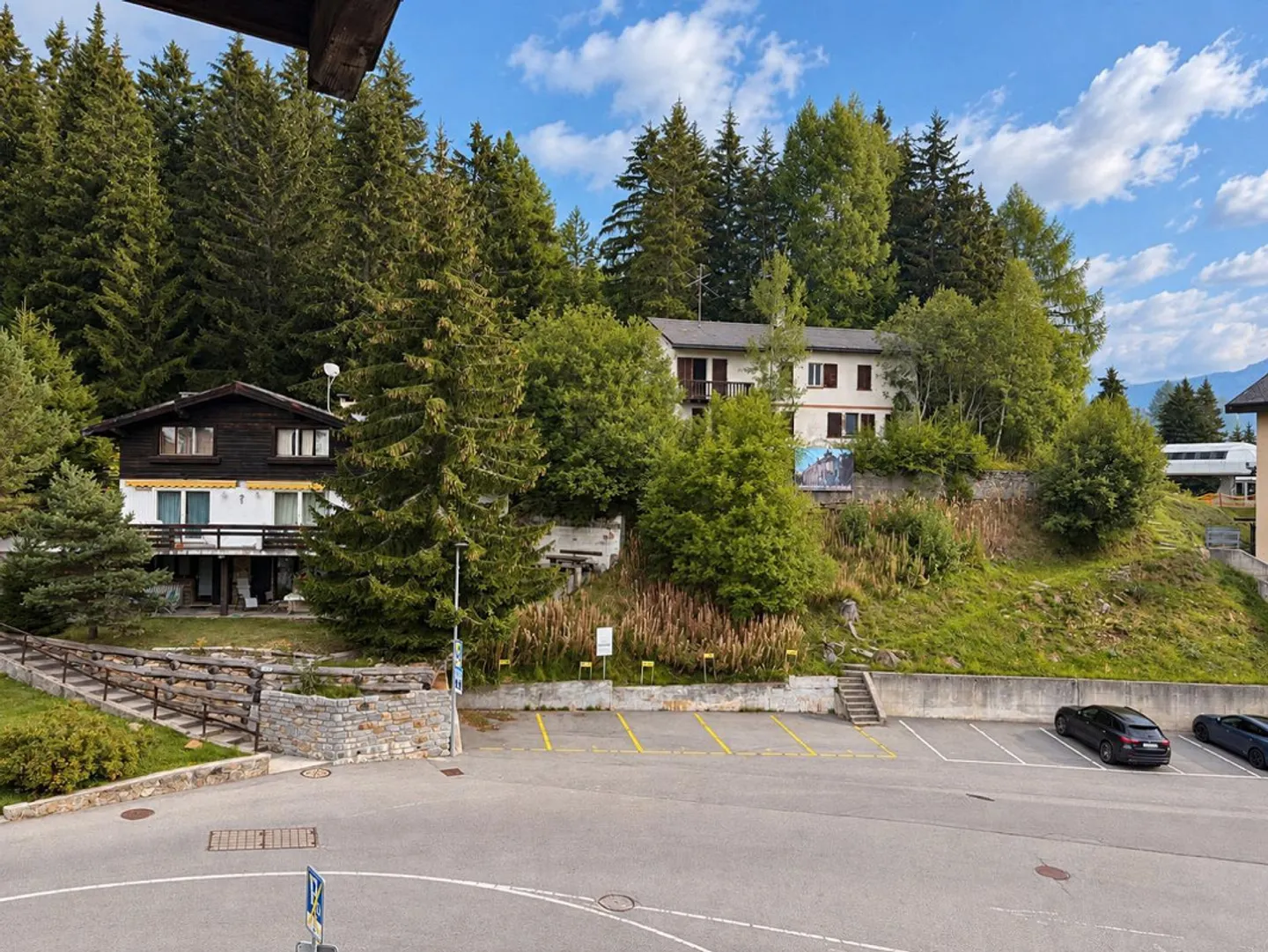 5 1/2-Room Apartment in a Very Quiet, Sunny Location with a View - Photo 29 of 33