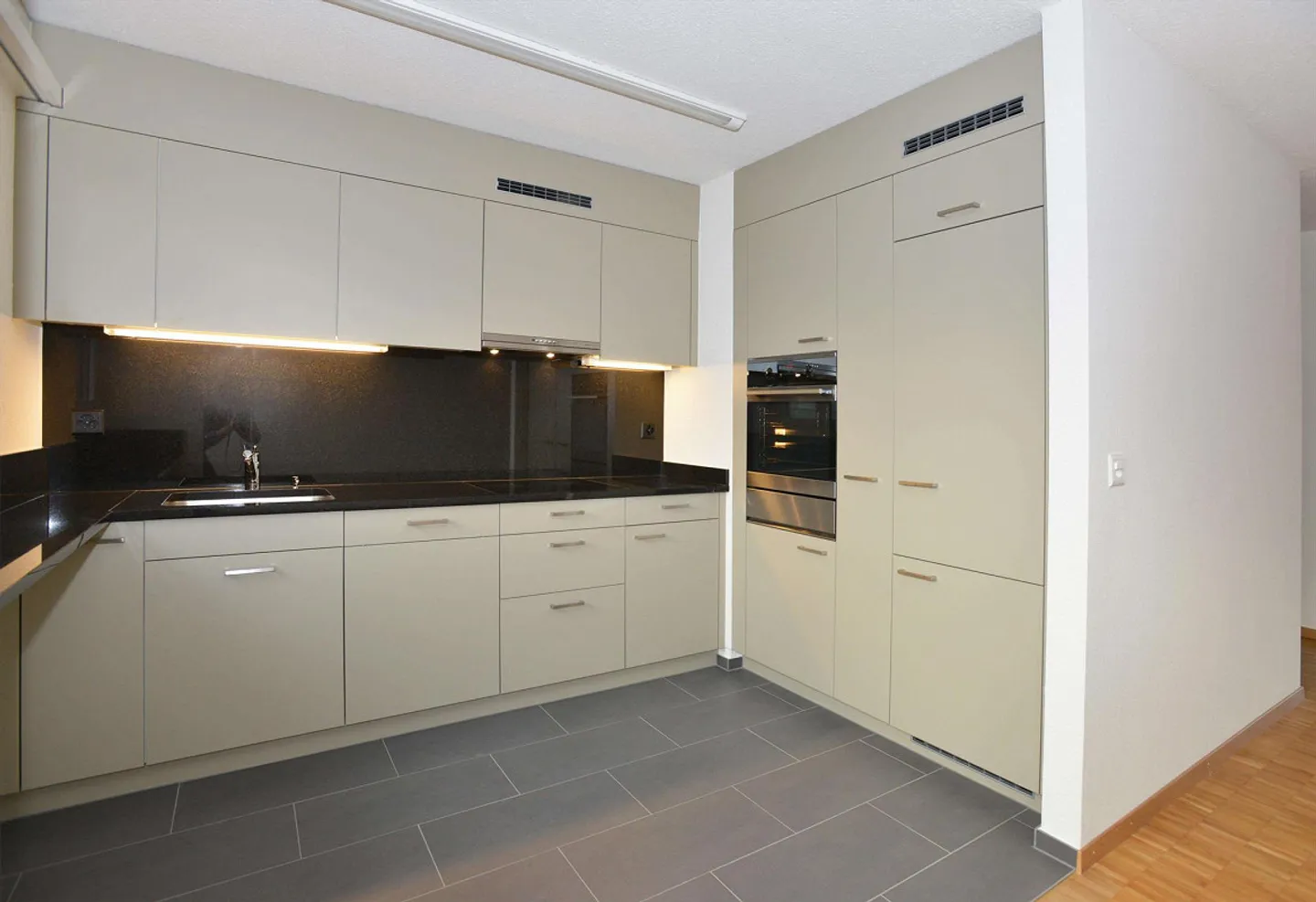 Appartement spacieux et moderne de 4,5 pièces "Louer sans dépôt" - Photo 4 sur 7