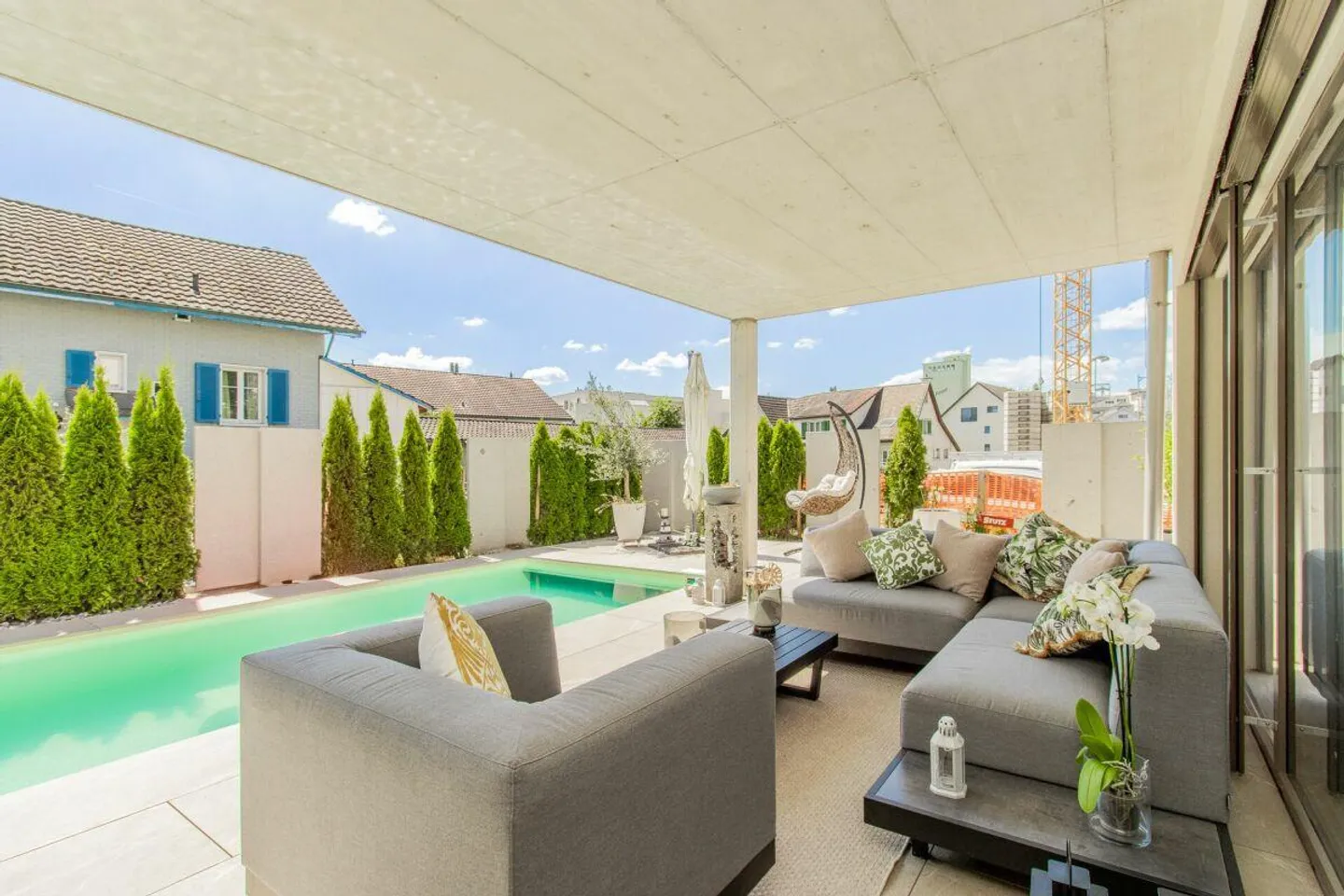 Il design incontra il comfort abitativo - Casa unifamiliare di 5,5 stanze con finiture di alta qualità e piscina esterna - Foto 7 di 18
