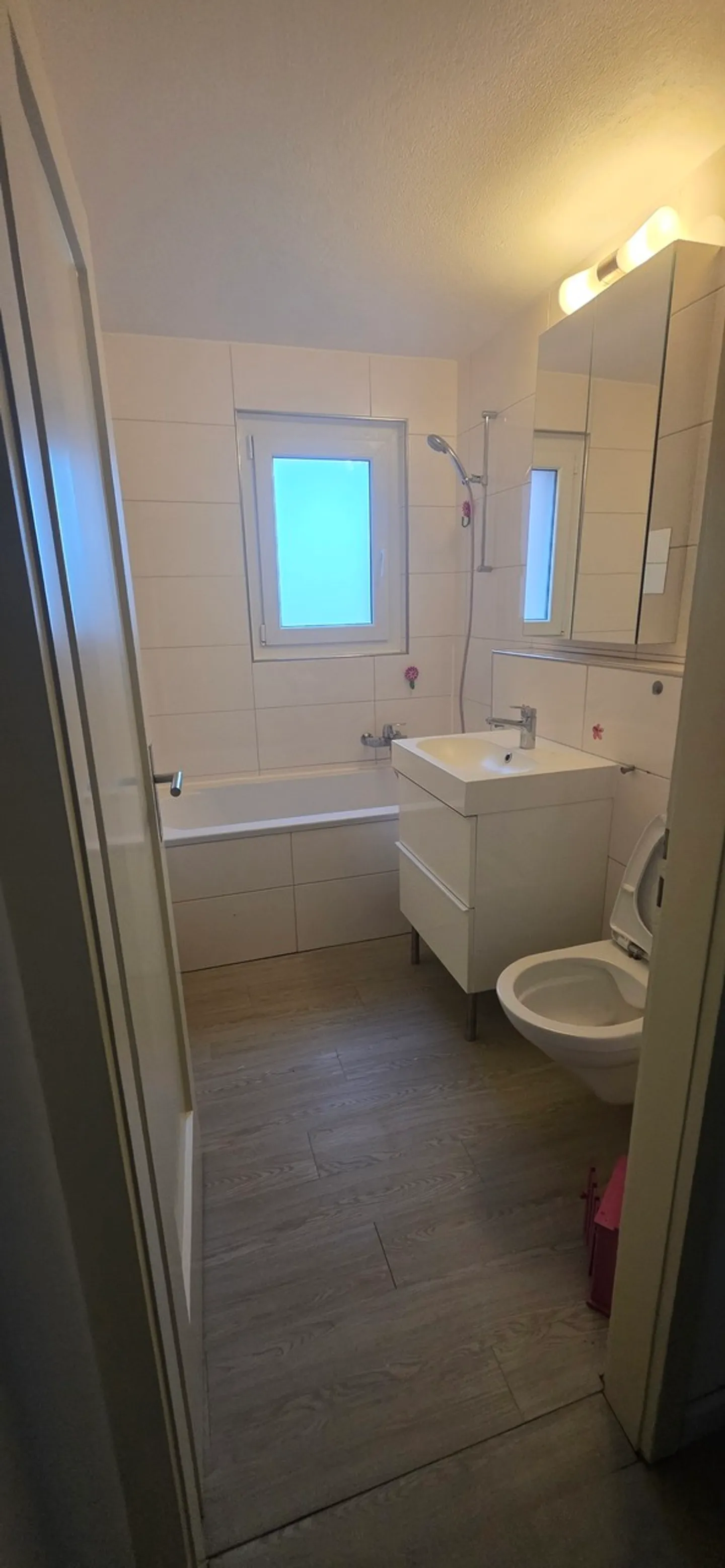 Bellissimo appartamento di 3 stanze con giardino privato e terrazza - Foto 3 di 11