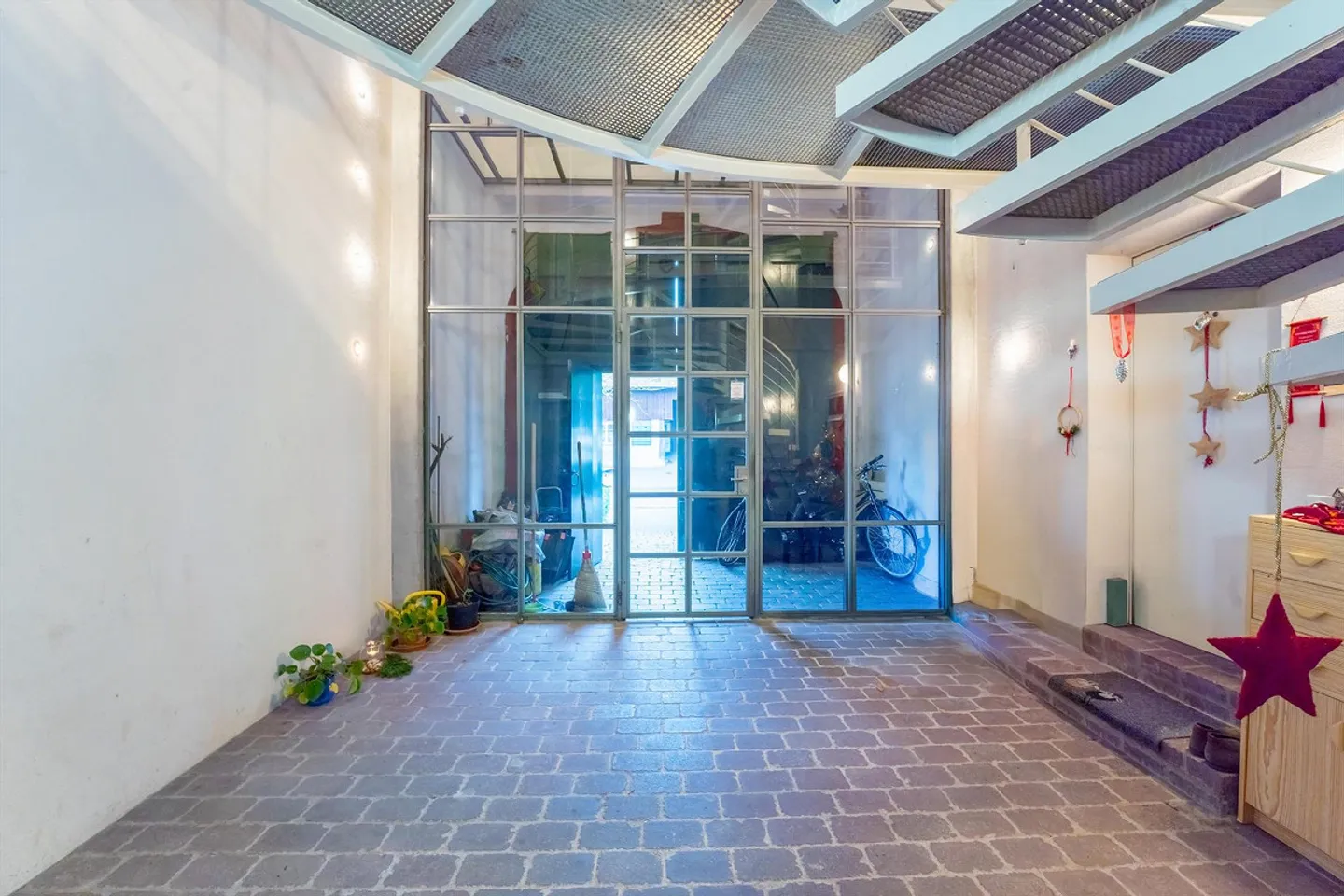 Charming Attic Apartment - Photo 10 of 13