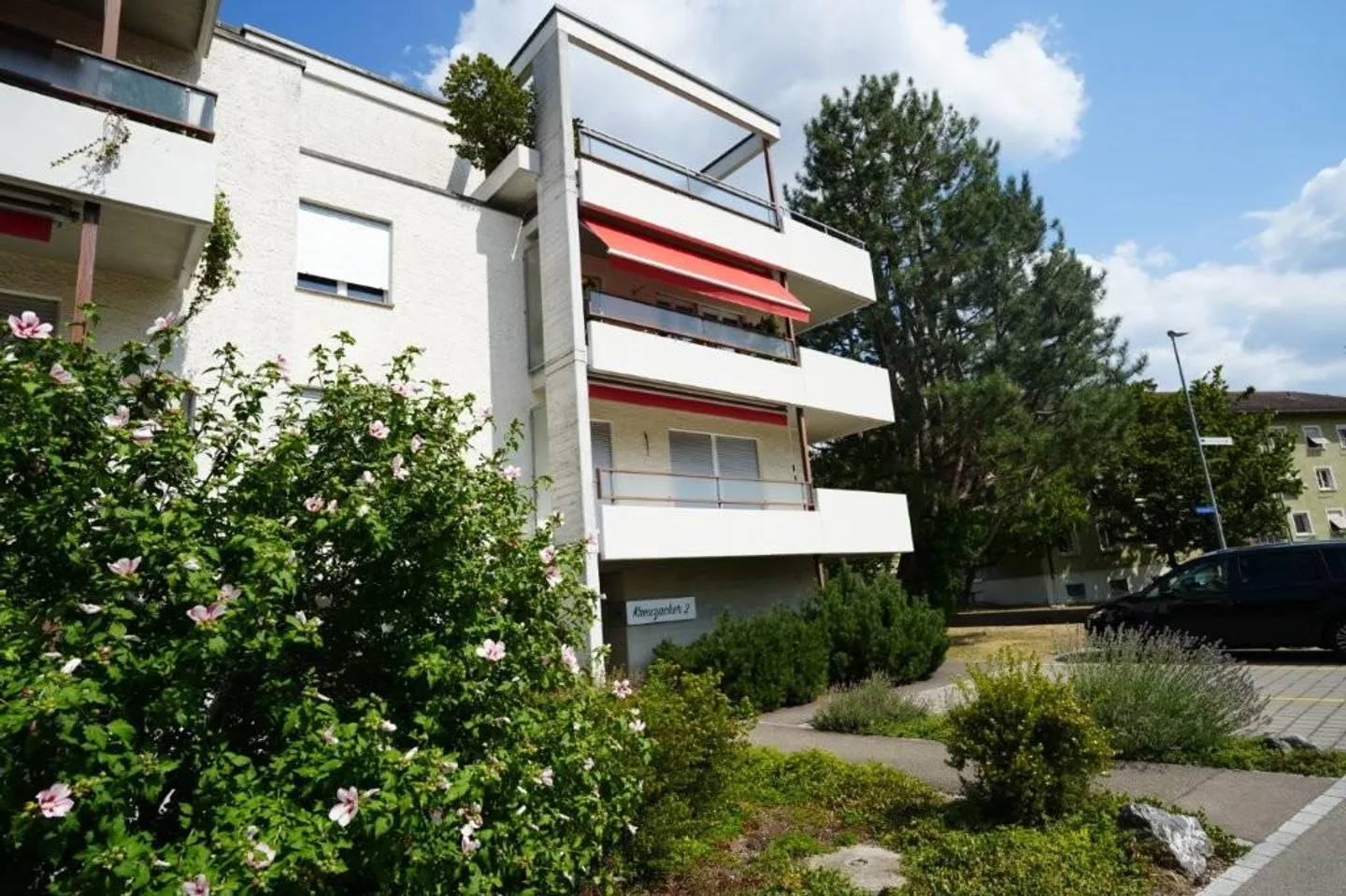appartamento di 3 stanze situato centralmente a Kreuzacker... - Foto 1 di 12