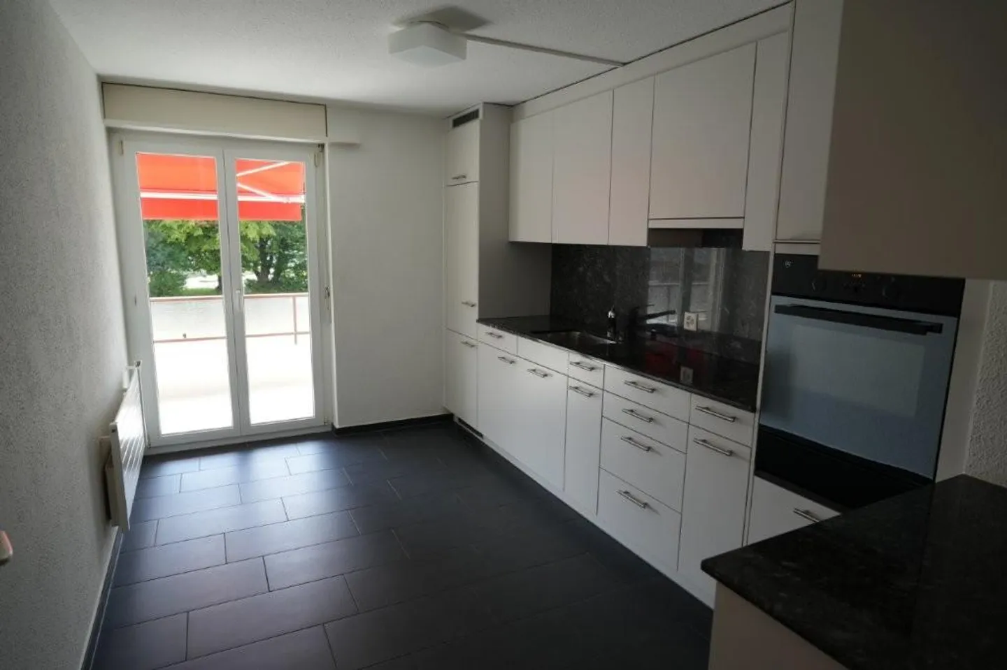 appartamento di 3 stanze situato centralmente a Kreuzacker... - Foto 3 di 12