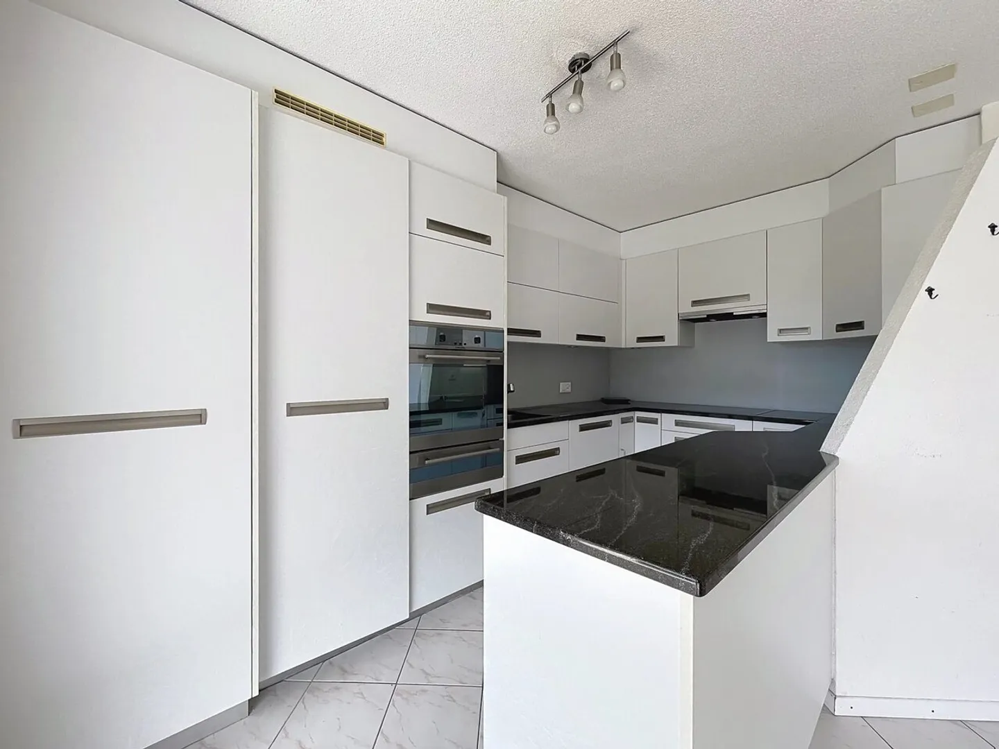 Exclusivity - Superb opportunity near the center - Photo 11 of 11