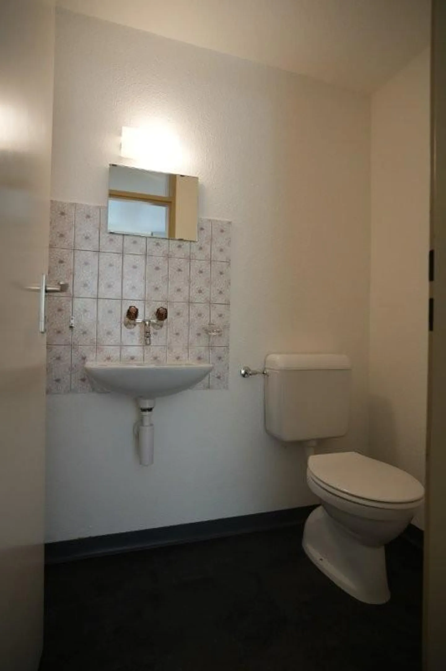 appartamento di 3 stanze situato centralmente a Kreuzacker... - Foto 8 di 12
