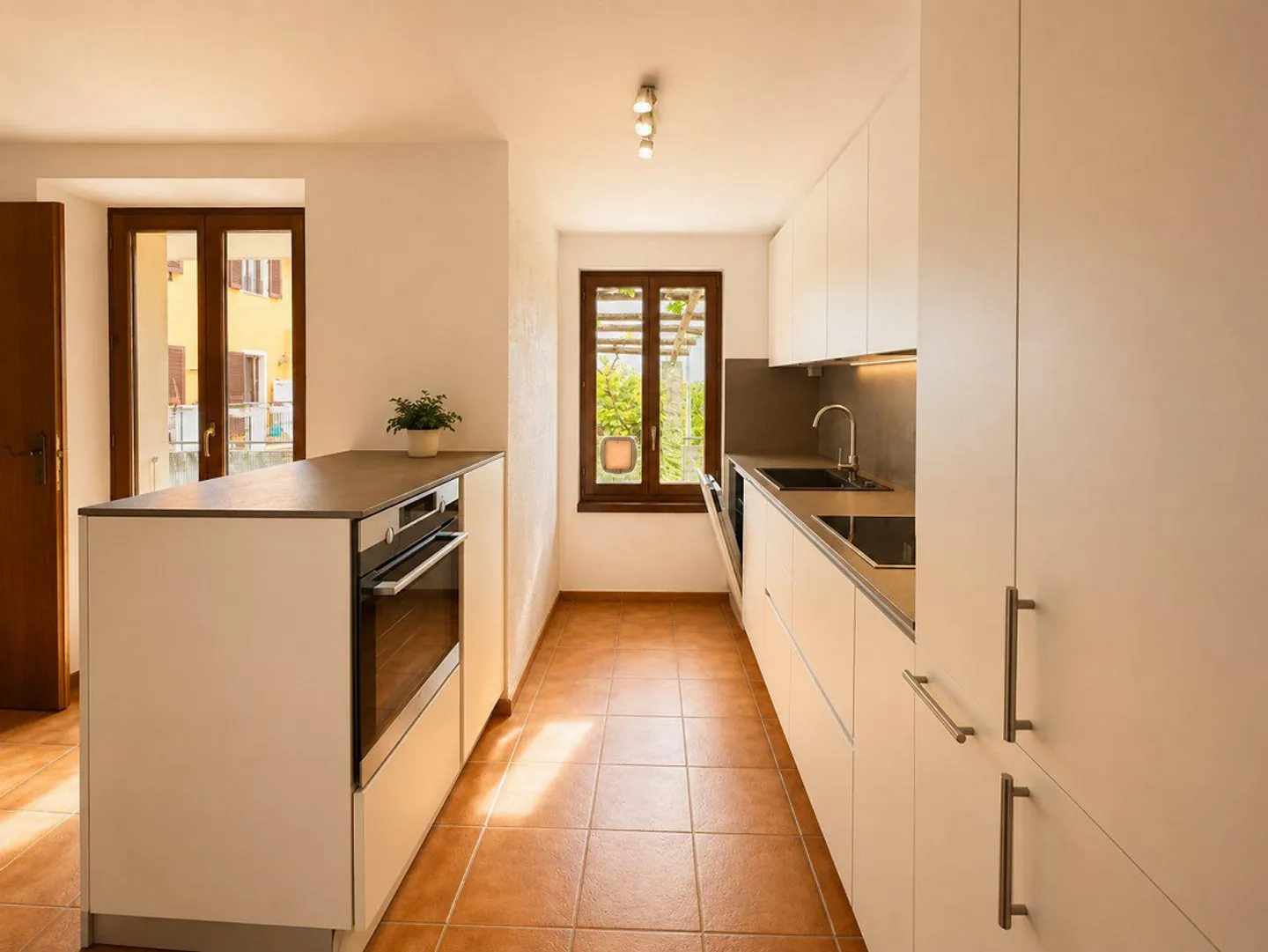 Charming single-family house with private garden in the village of Cimo-Bioggio - Photo 2 of 14