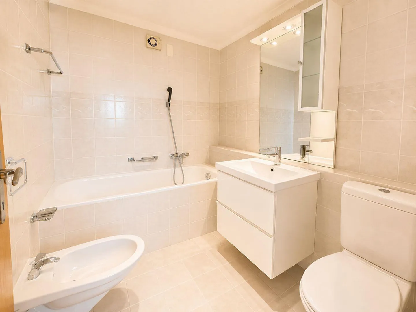 Charming single-family house with private garden in the village of Cimo-Bioggio - Photo 8 of 14