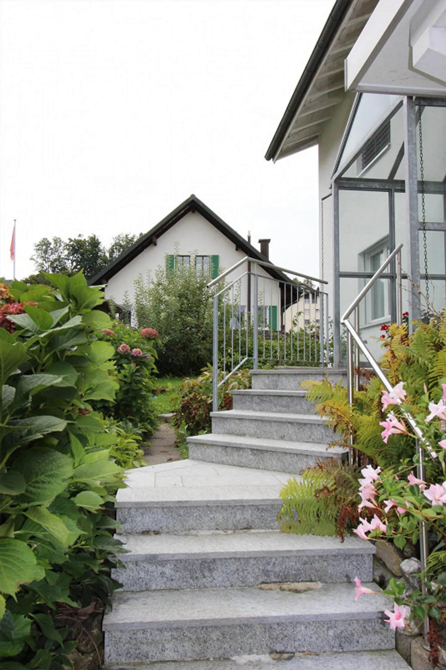 Semi-Detached Family House with Apartment - Photo 11 of 12