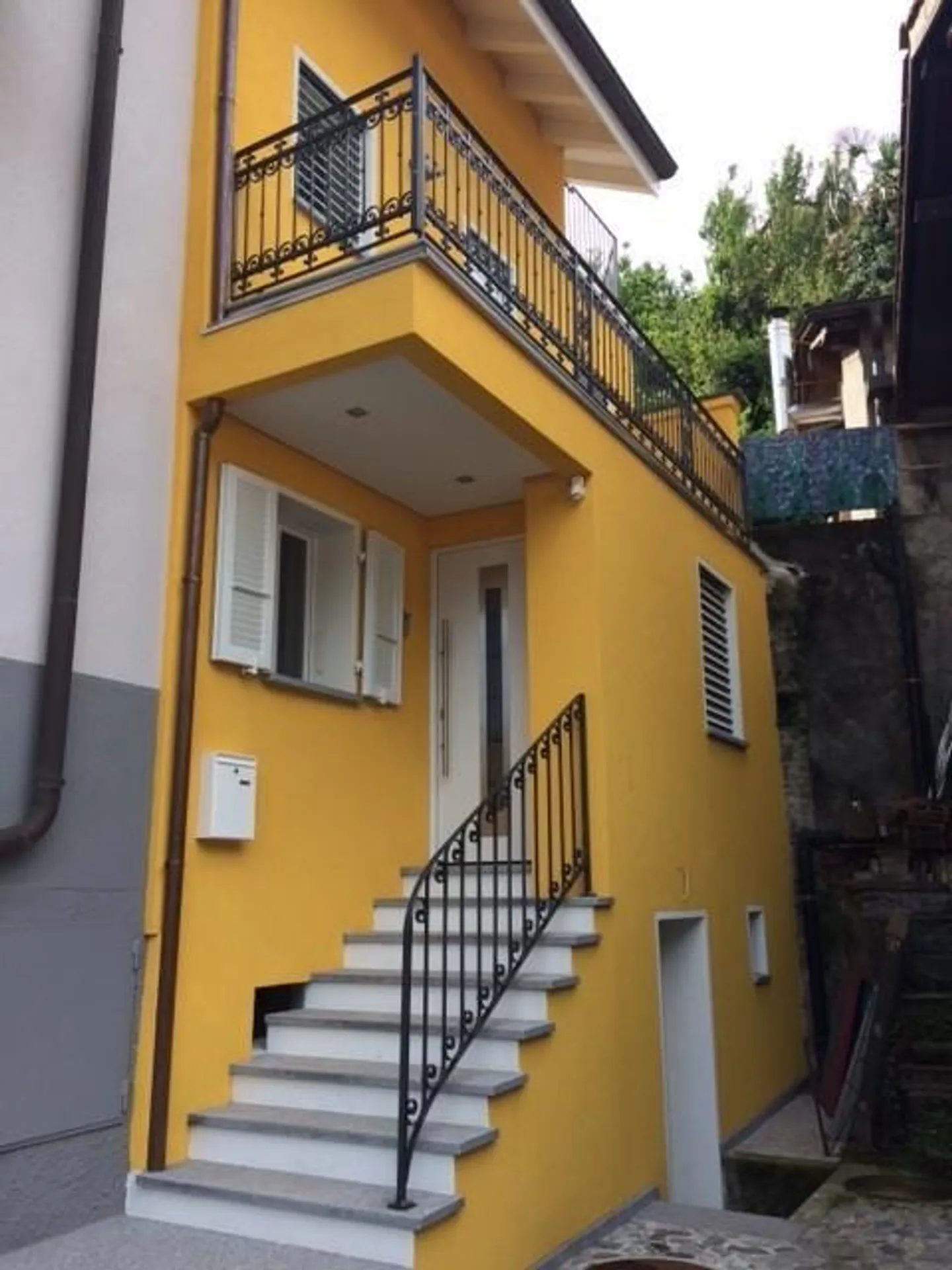 Einfamilienhaus nur wenige Schritte vom Zentrum entfernt - Foto 1 von 11
