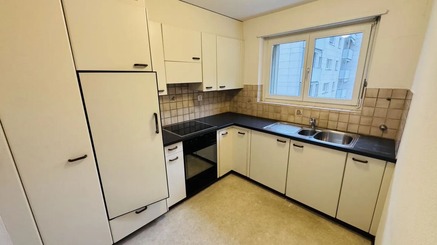 2.5-Zimmer: Balkon, Aussicht, Kellerabteil - per sofort - Foto 2 von 9