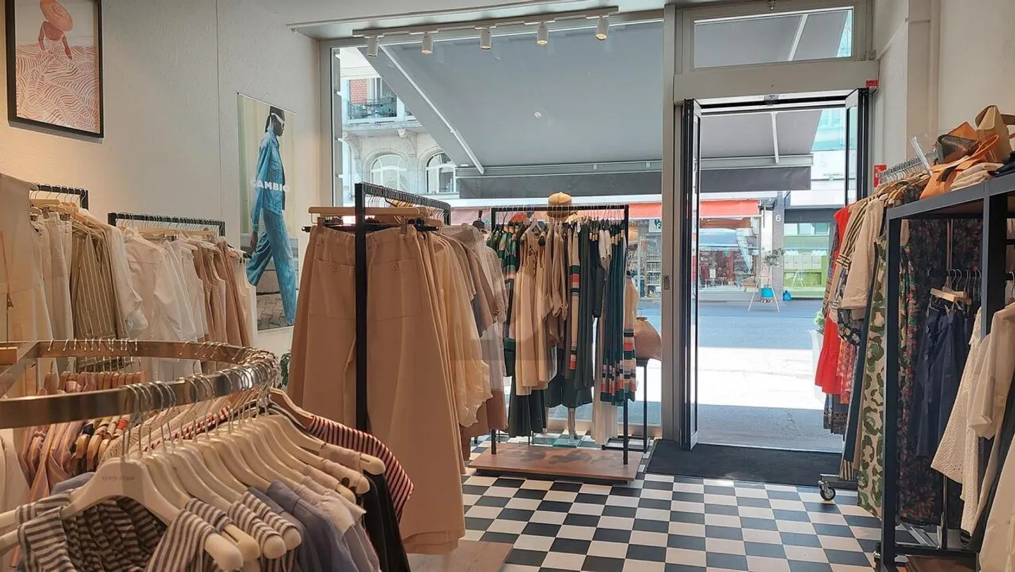 AU CENTRE-VILLE - Photo 3 sur 4