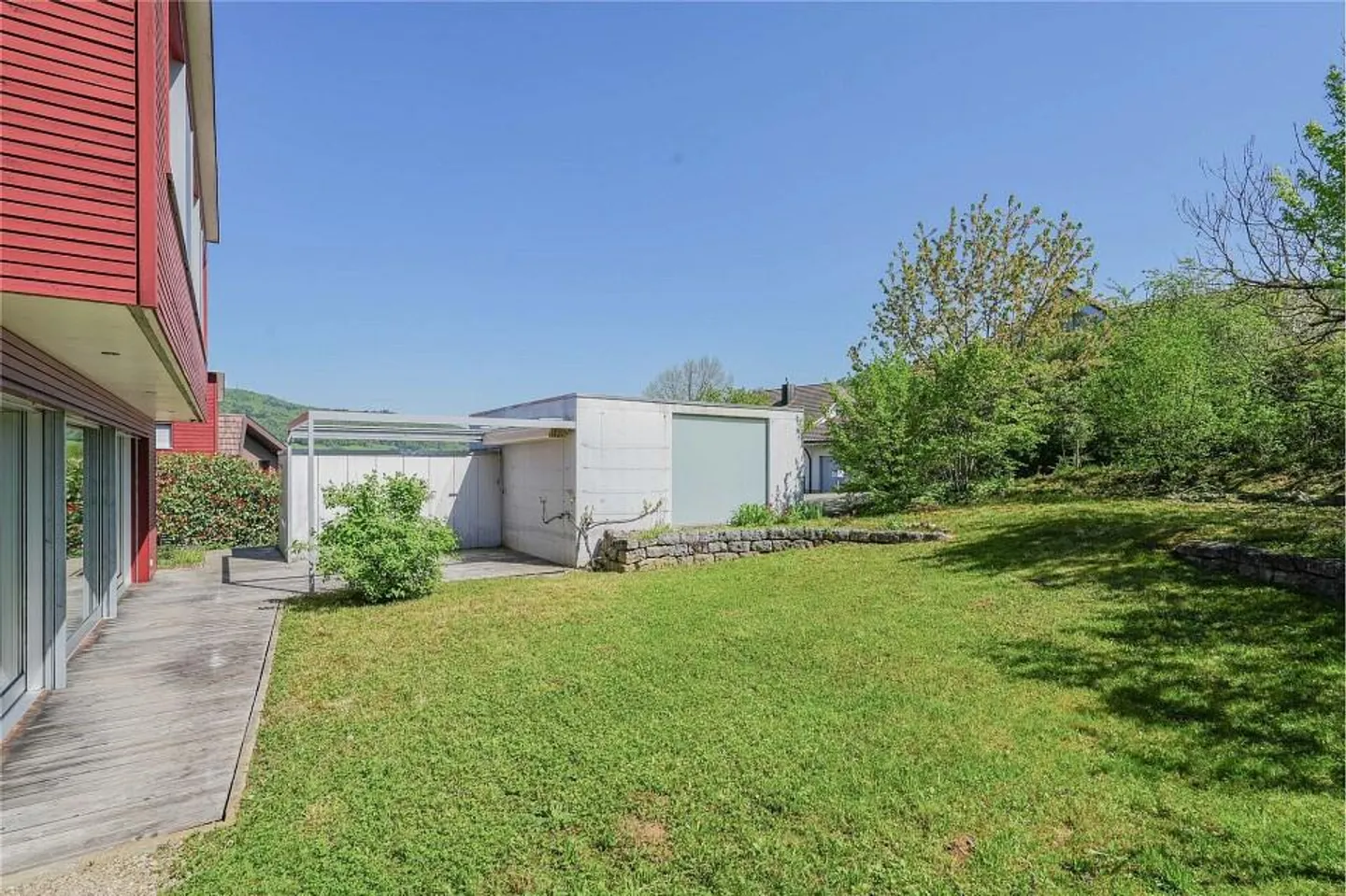 Vivere moderno in una posizione popolare: casa unifamiliare di 6,5 stanze con doppio carport - Foto 9 di 13