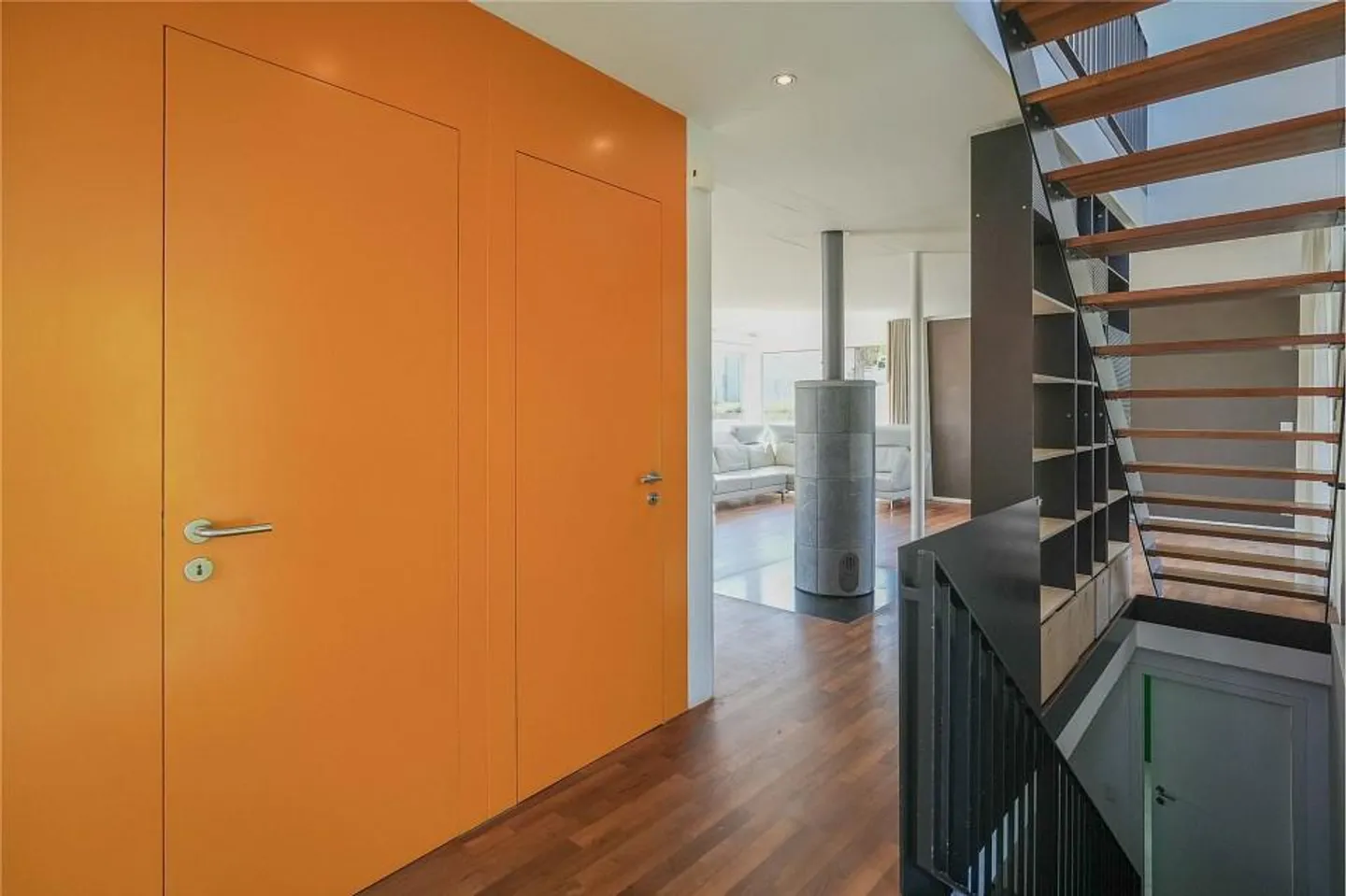 Vivere moderno in una posizione popolare: casa unifamiliare di 6,5 stanze con doppio carport - Foto 10 di 13