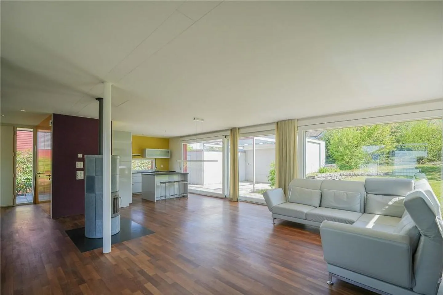 Vivere moderno in una posizione popolare: casa unifamiliare di 6,5 stanze con doppio carport - Foto 11 di 13