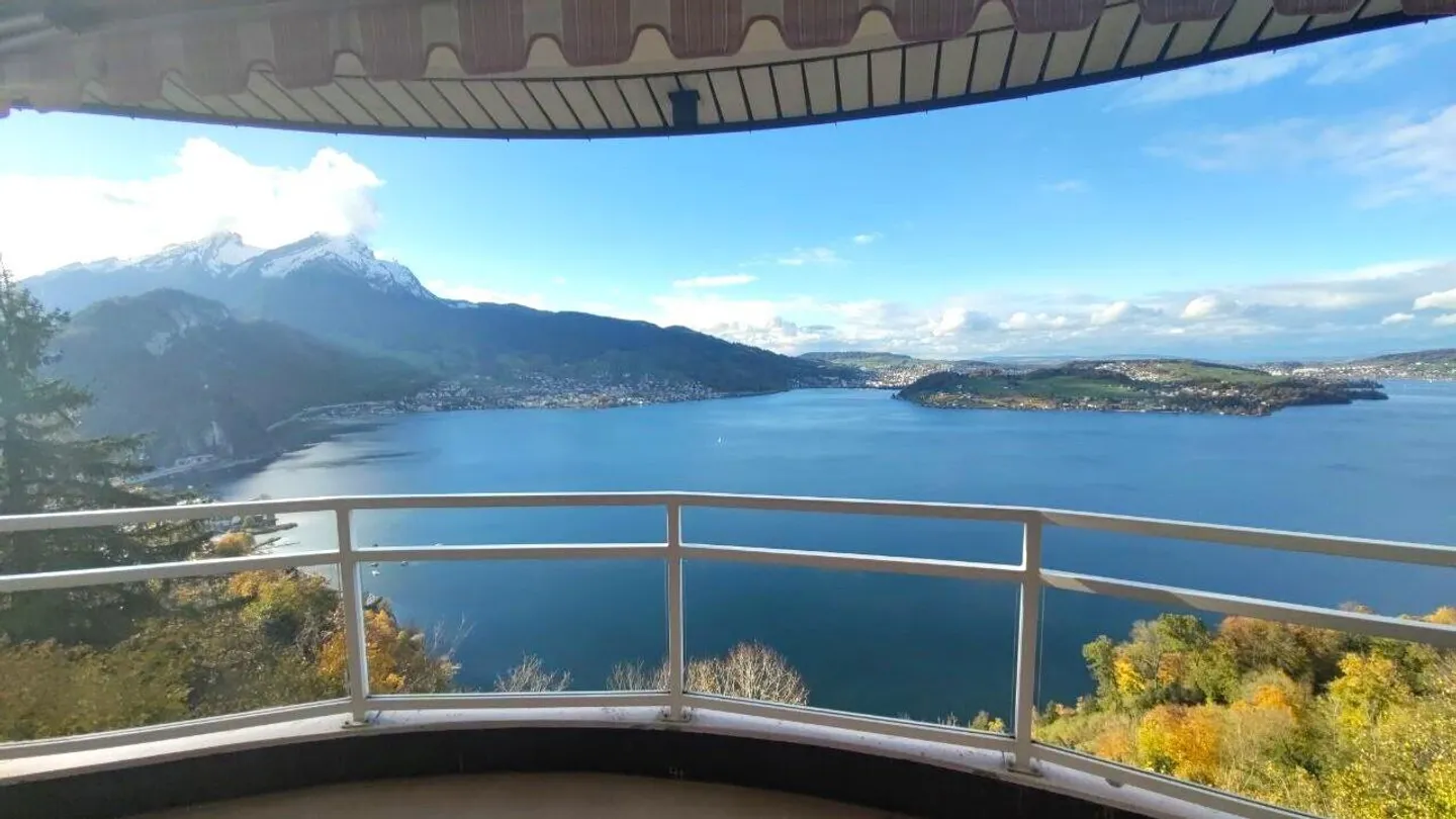 Appartement charmant de 3,5 pièces avec vue imprenable sur le lac et les montagnes - Photo 2 sur 11