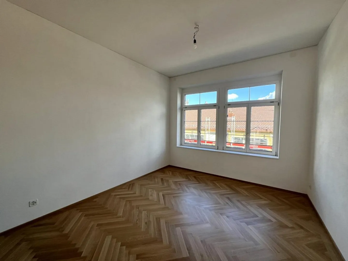 Unique 3.5-room maisonette apartment in industrial style - Photo 2 of 9