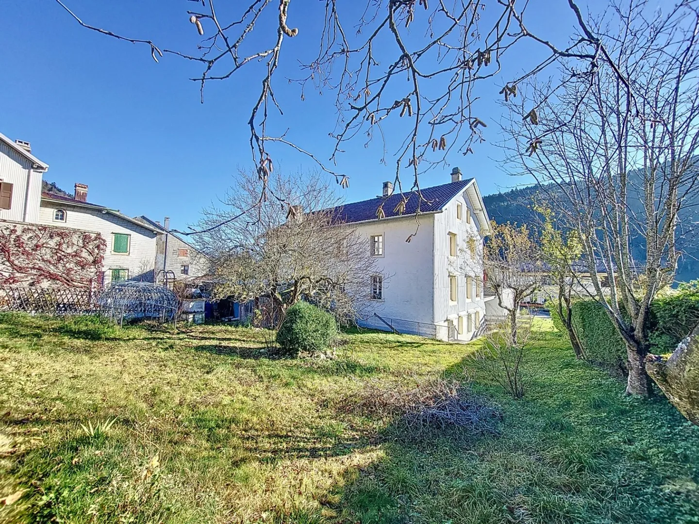 Immeuble locatif de rendement - Photo 2 sur 12