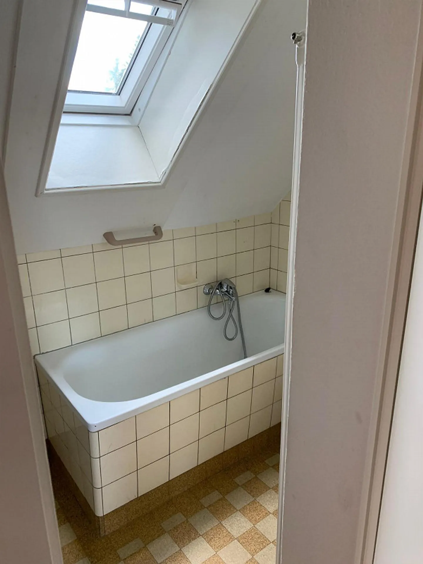 Cozy, smaller 2-room attic apartment - Photo 5 of 5