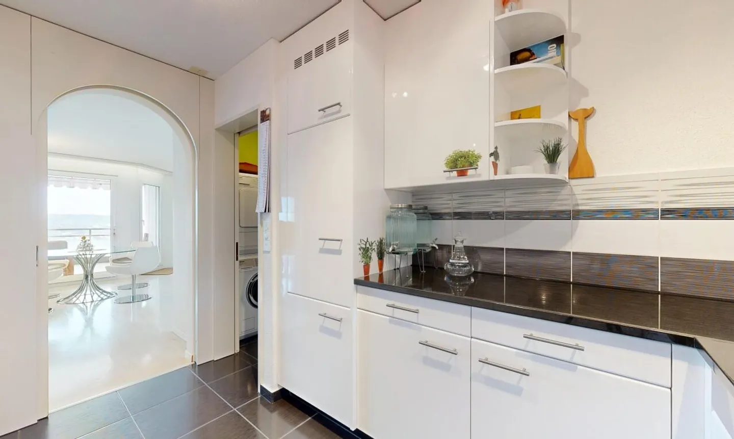 Appartement charmant de 3,5 pièces avec vue imprenable sur le lac et les montagnes - Photo 10 sur 11