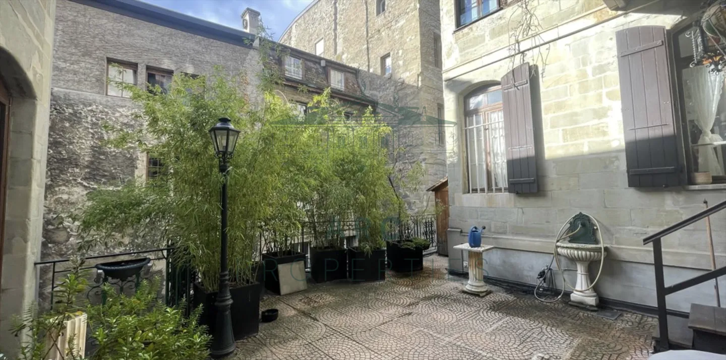 CITTÀ VECCHIA - MAGNIFICO APPARTAMENTO CON CARATTERE - Foto 2 di 2