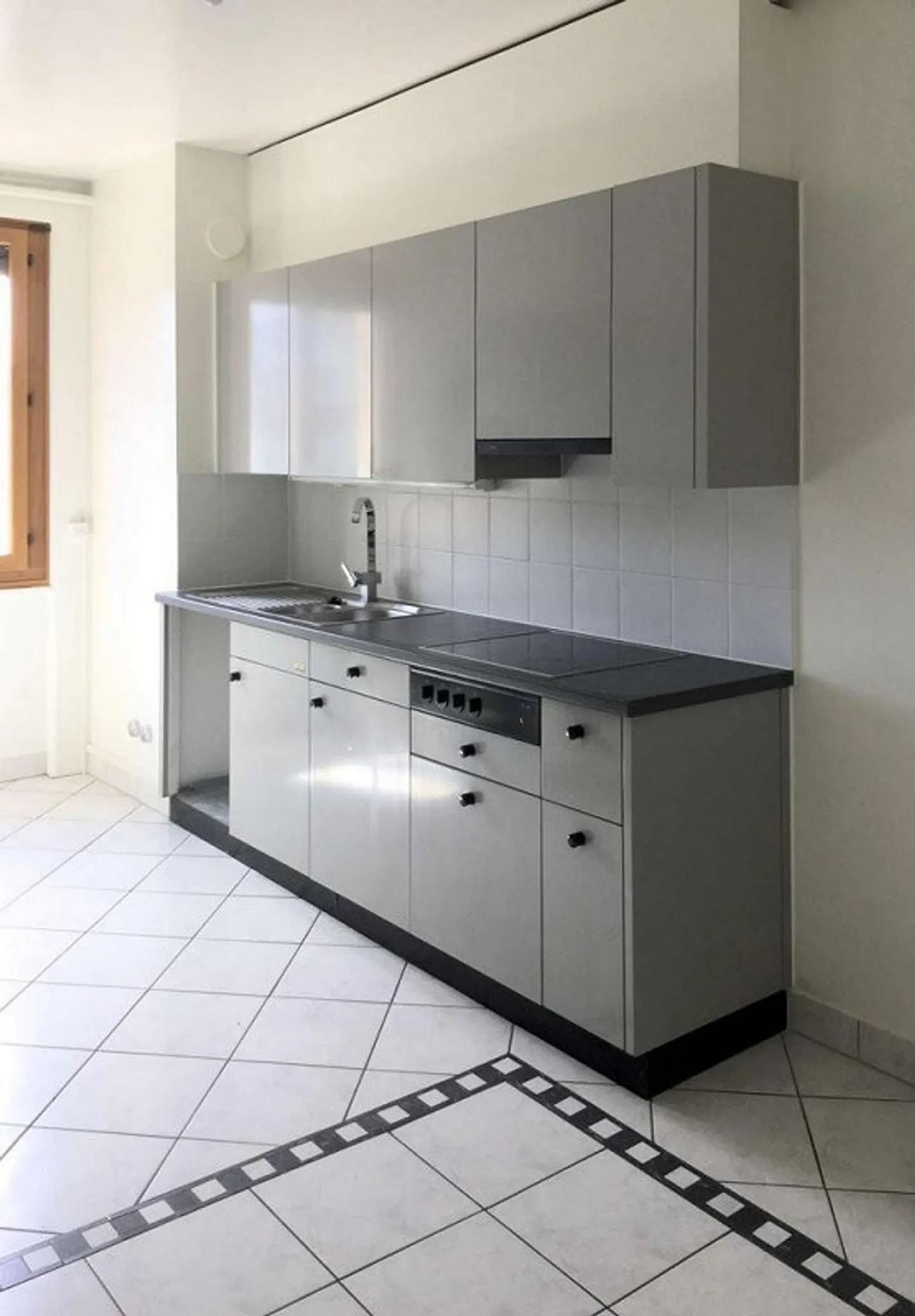 Bellissimo appartamento situato in un edificio di lusso - Foto 2 di 5