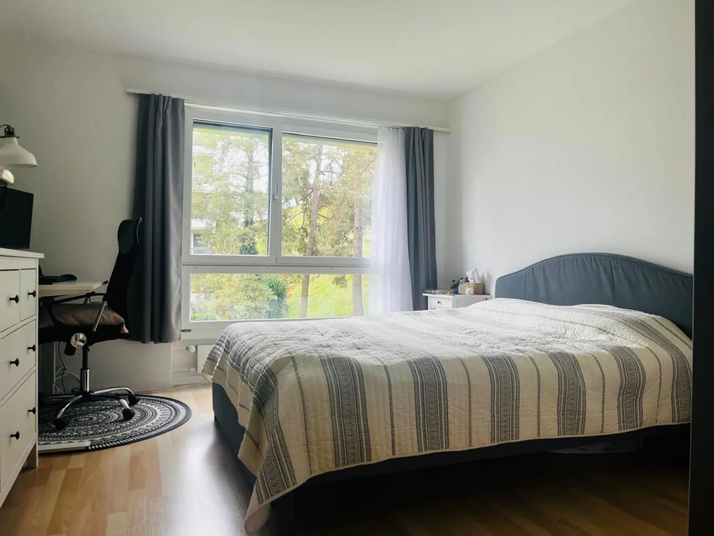 Appartement 3,5 pièces dans un environnement ensoleillé - Photo 3 sur 8