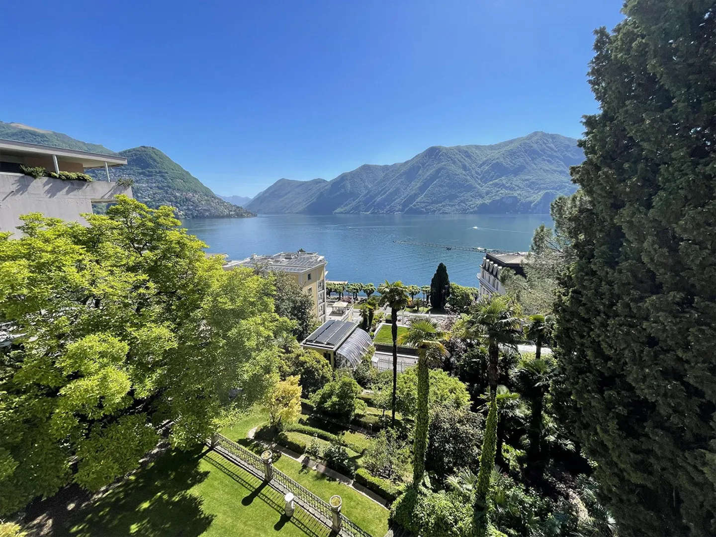 Beautiful 5-room apartment with stunning lake view - Photo 1 of 9