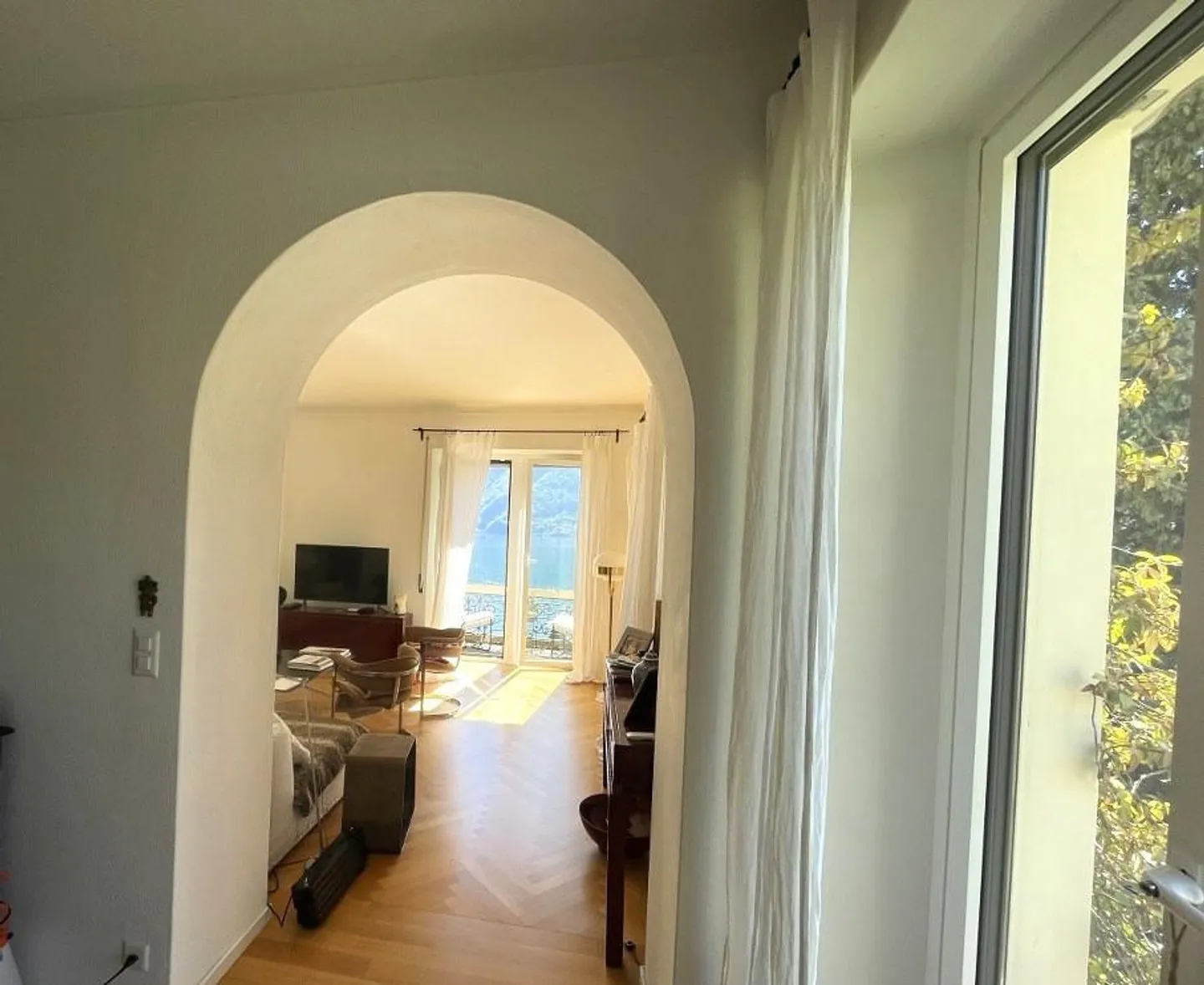 Beautiful 5-room apartment with stunning lake view - Photo 5 of 9