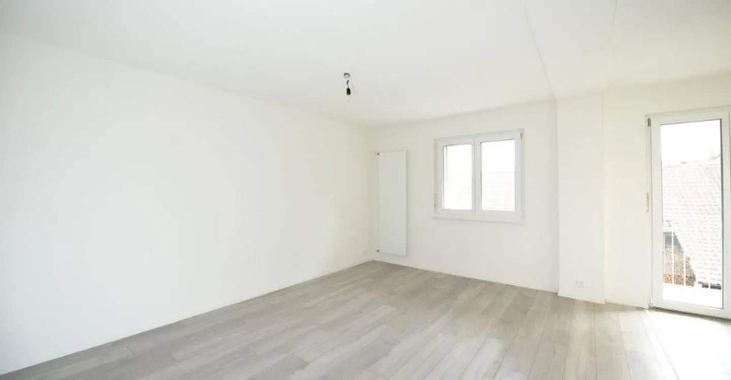 Attractive bright apartment with beautiful views! - Photo 3 of 8
